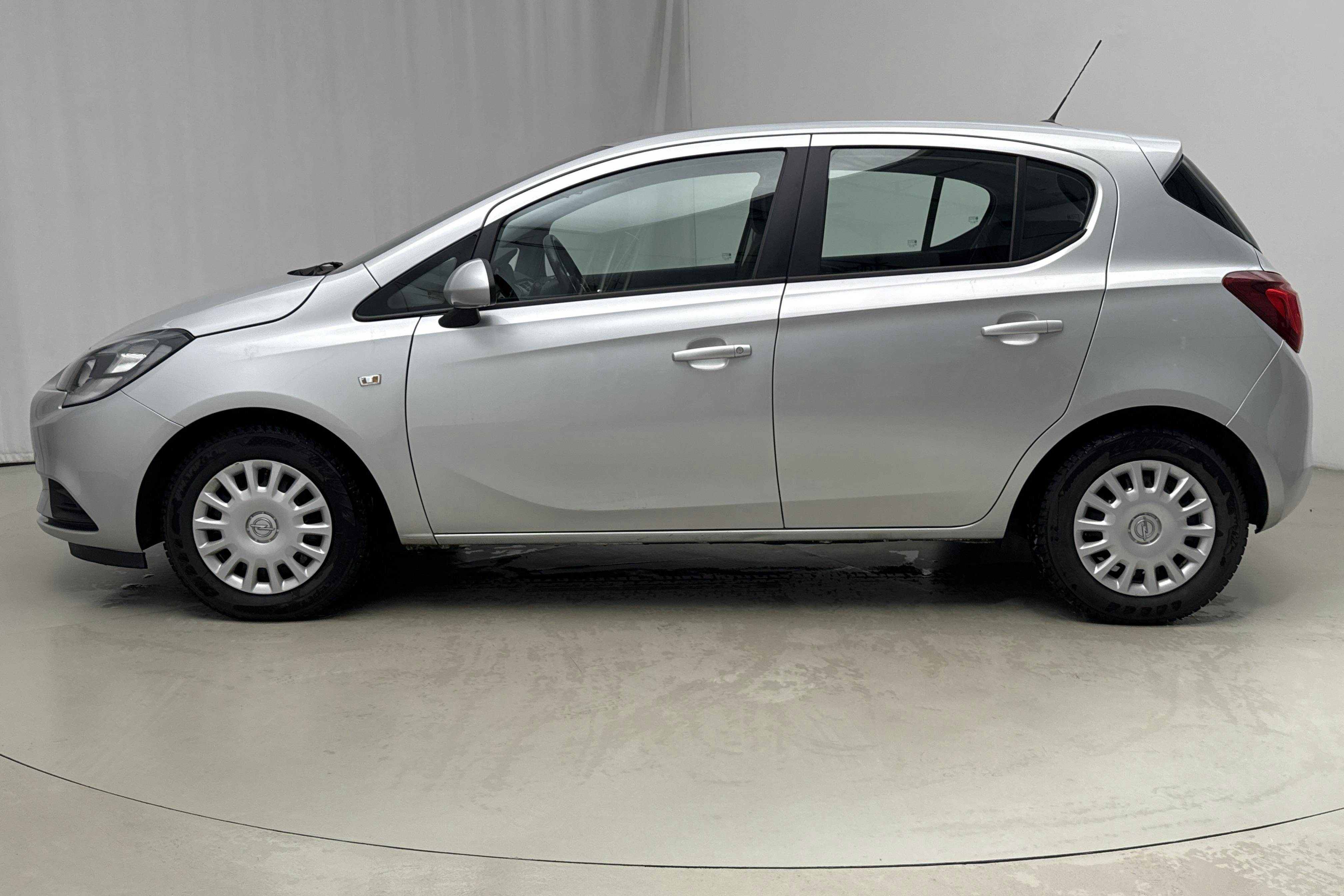 Presentation photo 2 of 13: Opel Corsa 1.4 ECOTEC 5dr (90hk) - 114 320 km - Manual - silver - 2019