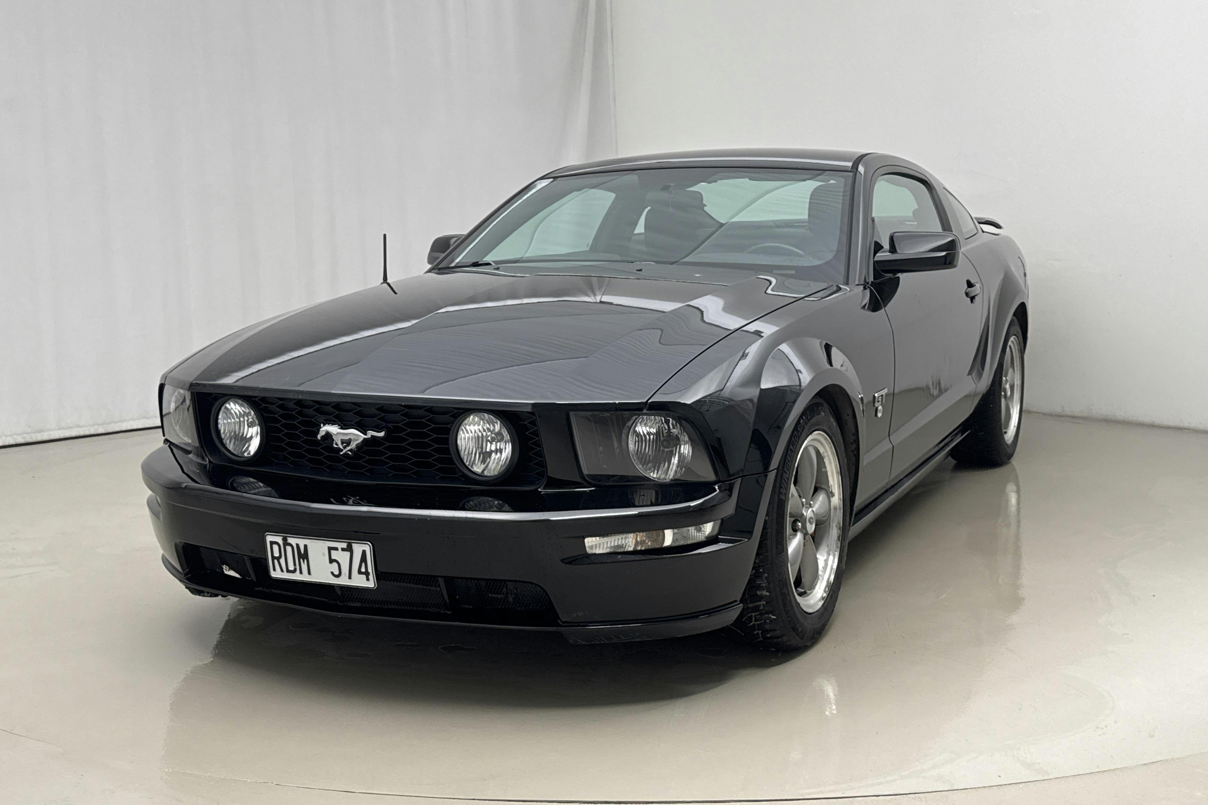 Presentation photo 1 of 13: Ford Mustang GT 4.6 V8 Coupé (300hk) - 167 310 km - Automatic - black - 2006