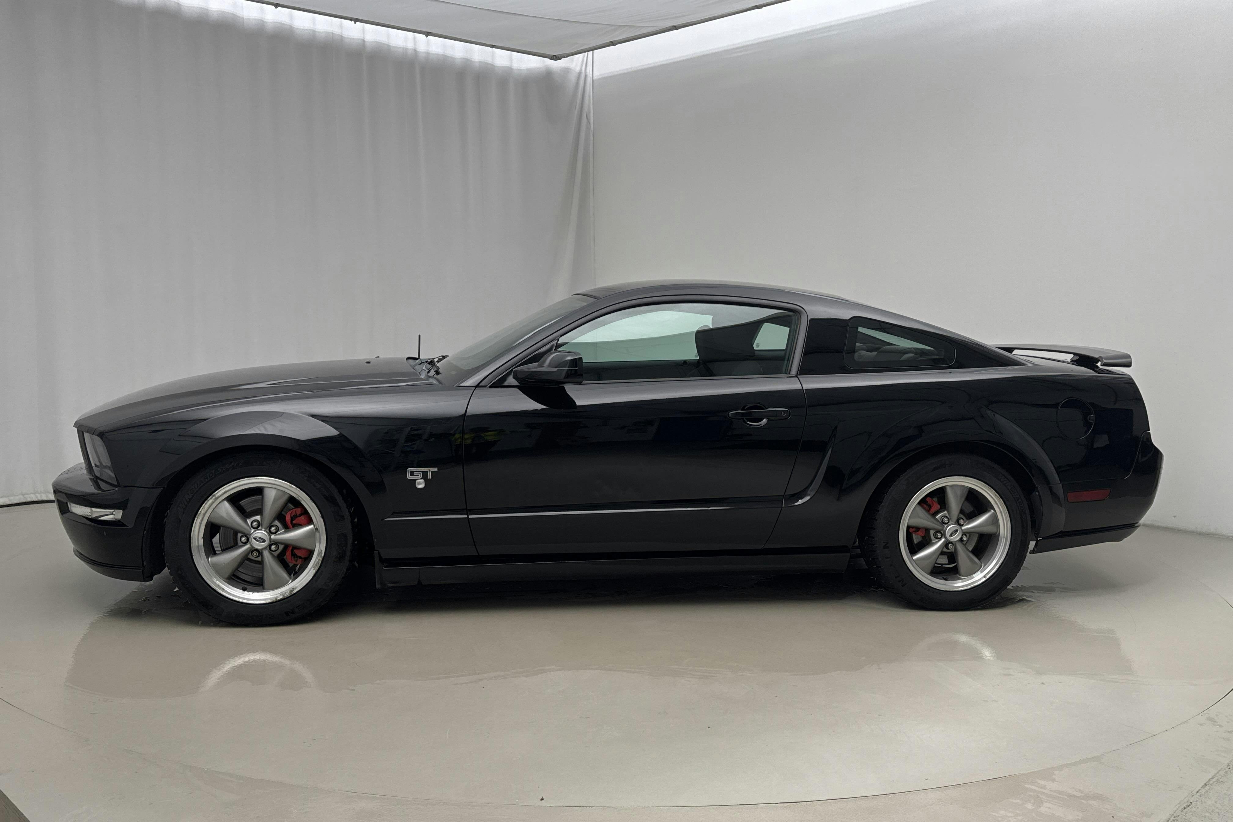 Presentation photo 2 of 13: Ford Mustang GT 4.6 V8 Coupé (300hk) - 167 310 km - Automatic - black - 2006