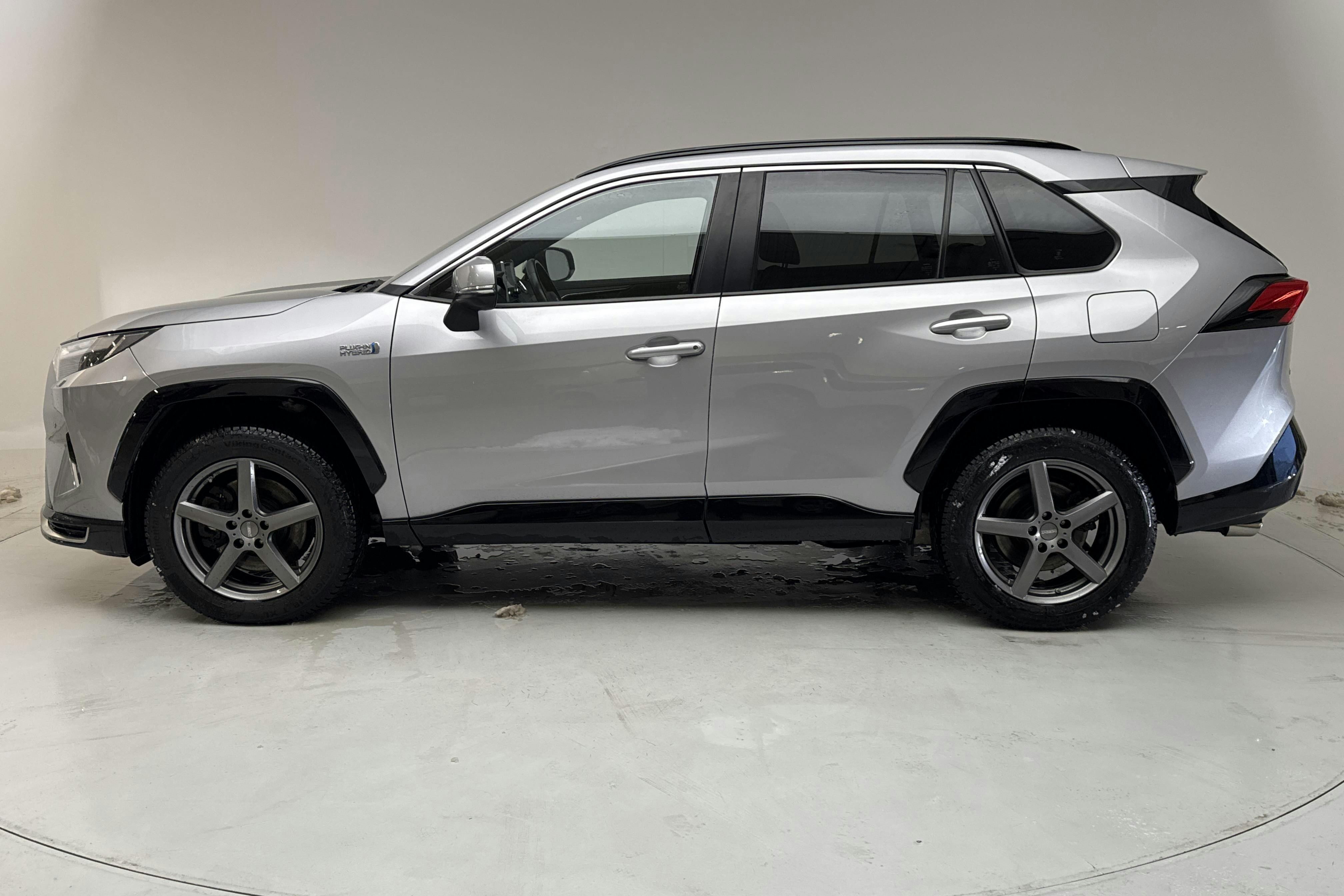 Presentationsfoto 2 av 15: Toyota RAV4 2.5 Plug-in Hybrid AWDi (306hk) - 9 766 mil - Automat - silver - 2022