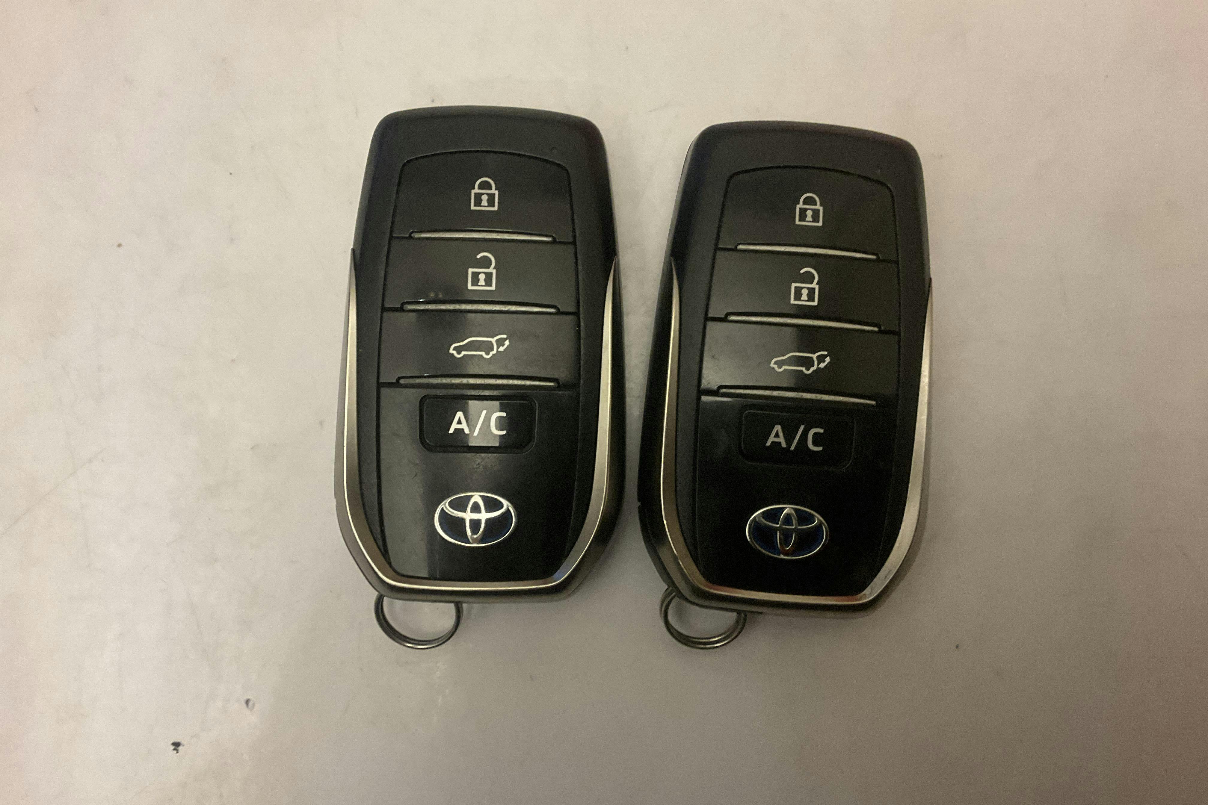 Presentationsfoto 15 av 15: Toyota RAV4 2.5 Plug-in Hybrid AWDi (306hk) - 9 766 mil - Automat - silver - 2022