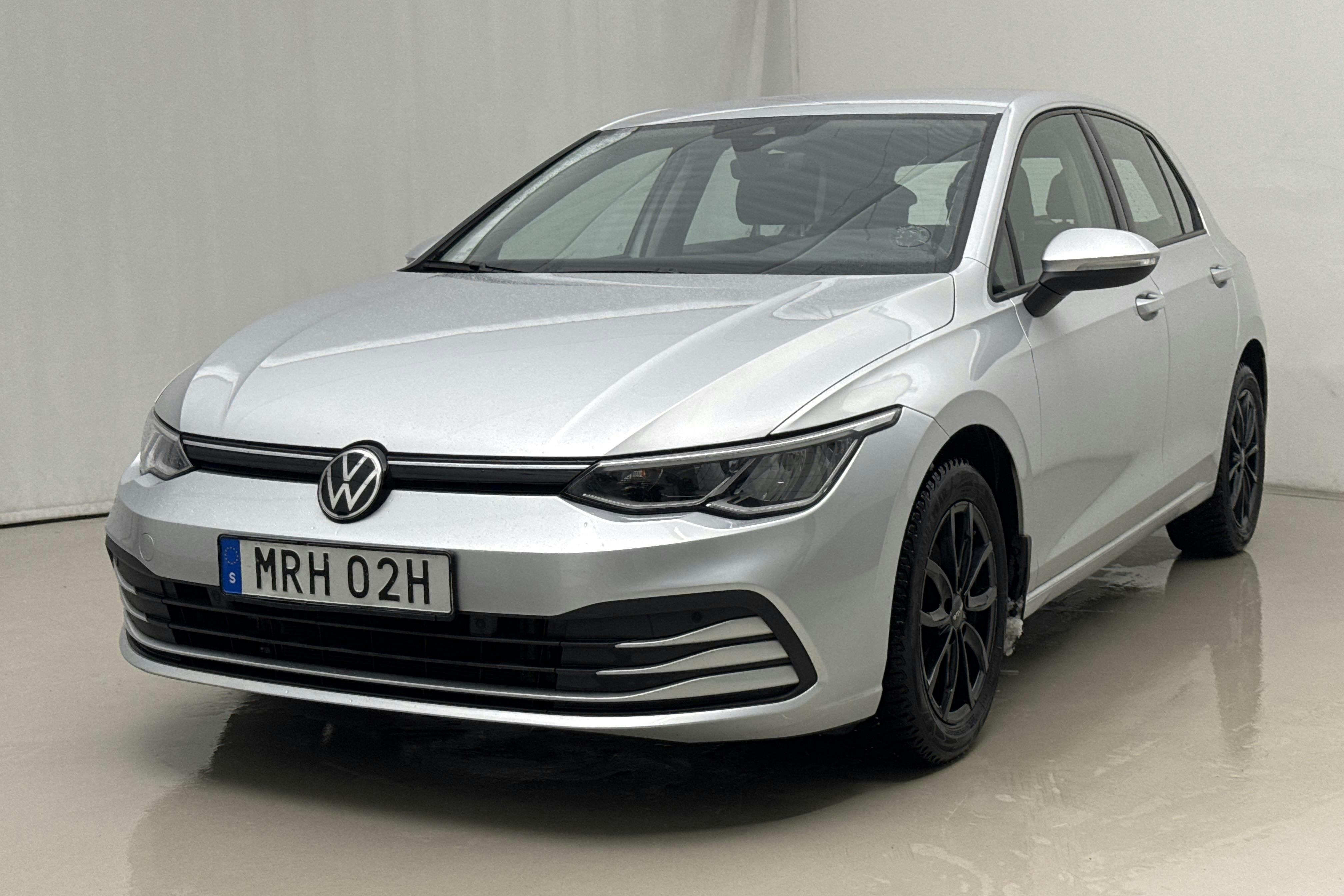 Presentation photo 1 of 24: VW Golf VIII 1.0 TSI 5dr (110hk) - 105 290 km - Automatic - silver - 2021