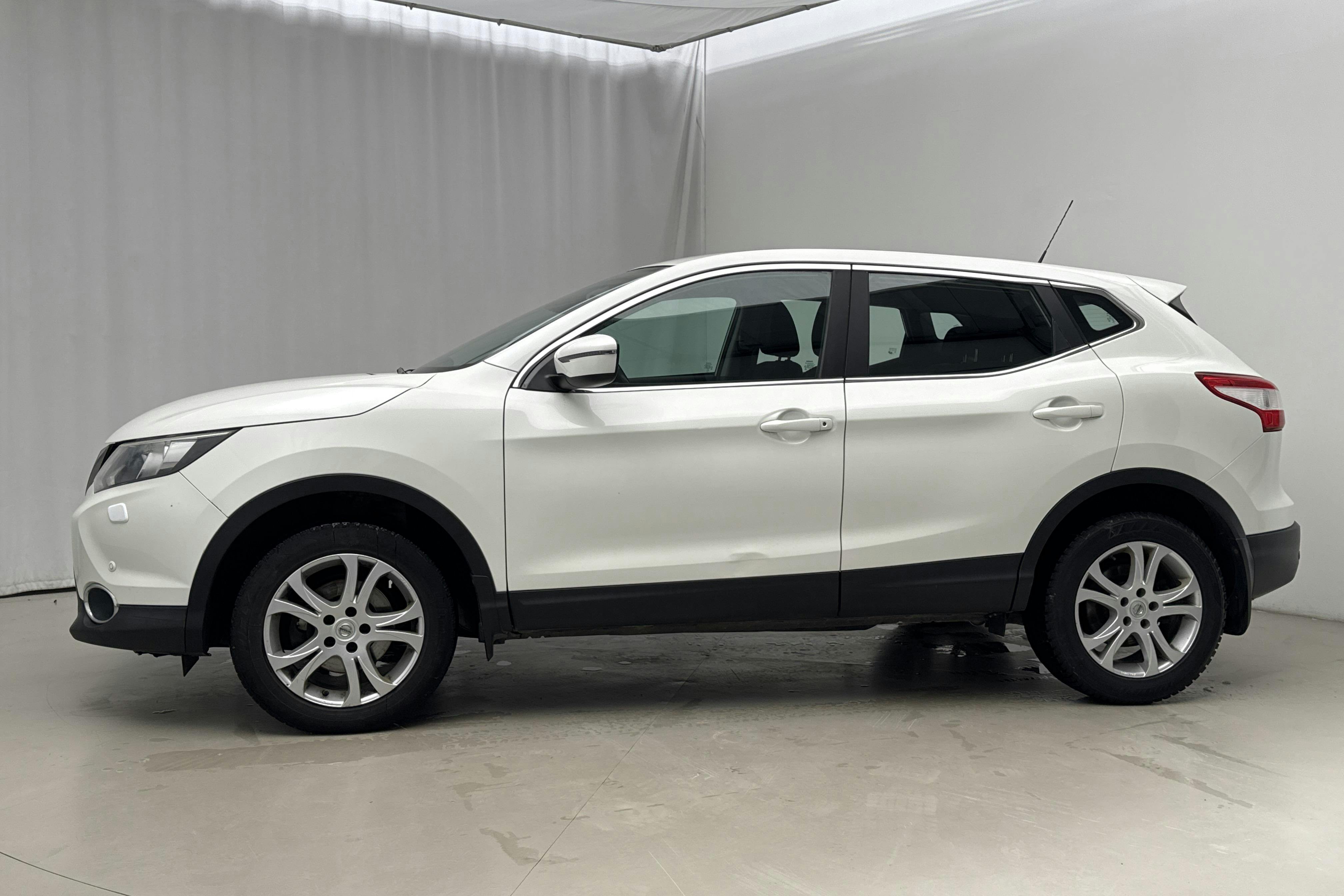 Presentationsfoto 2 av 17: Nissan Qashqai 1.5 dCi (110hk) - 15 407 mil - Manuell - vit - 2016