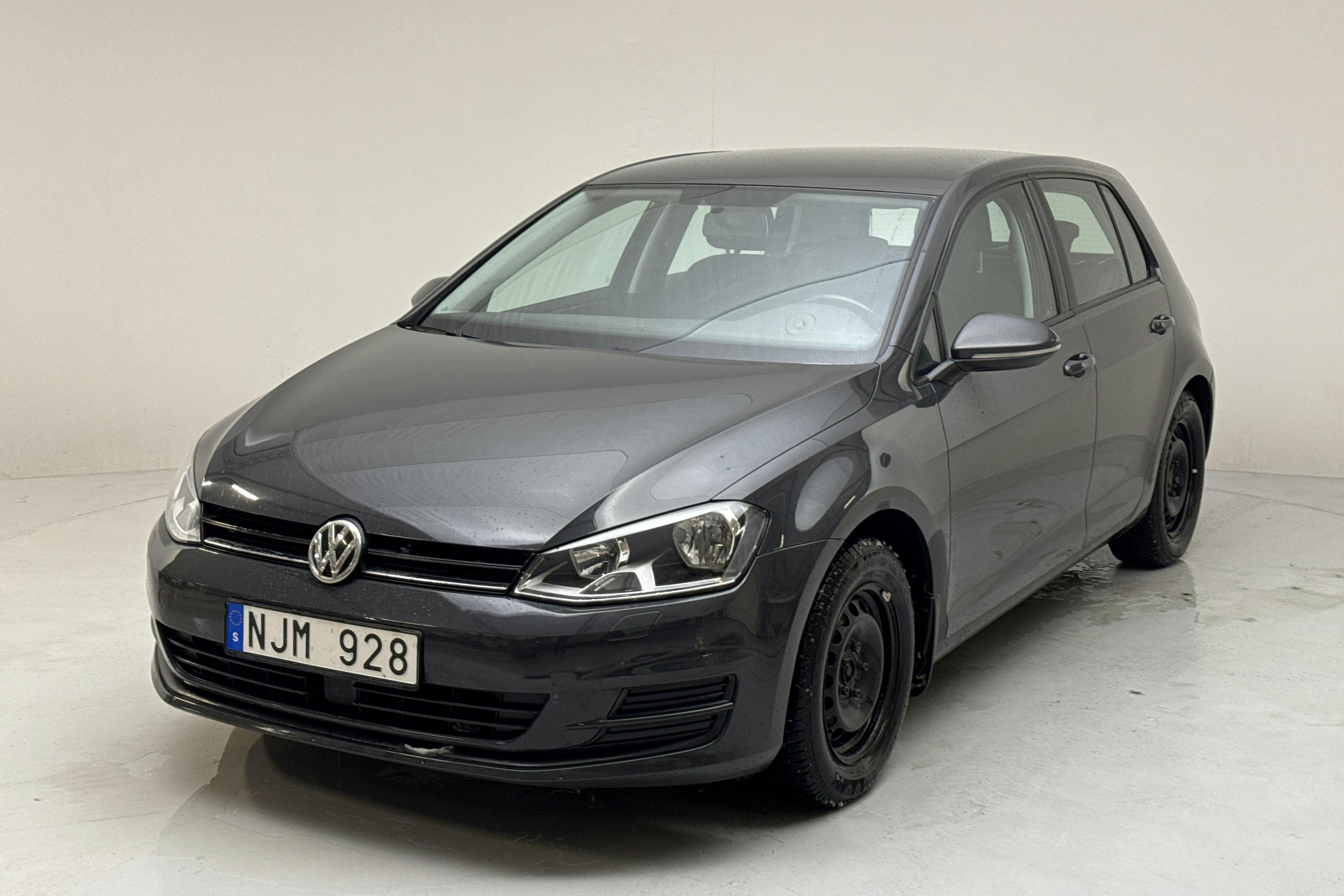 Presentationsfoto 1 av 15: VW Golf VII 1.2 TSI 5dr (105hk) - 13 861 mil - Manuell - Dark Grey - 2014