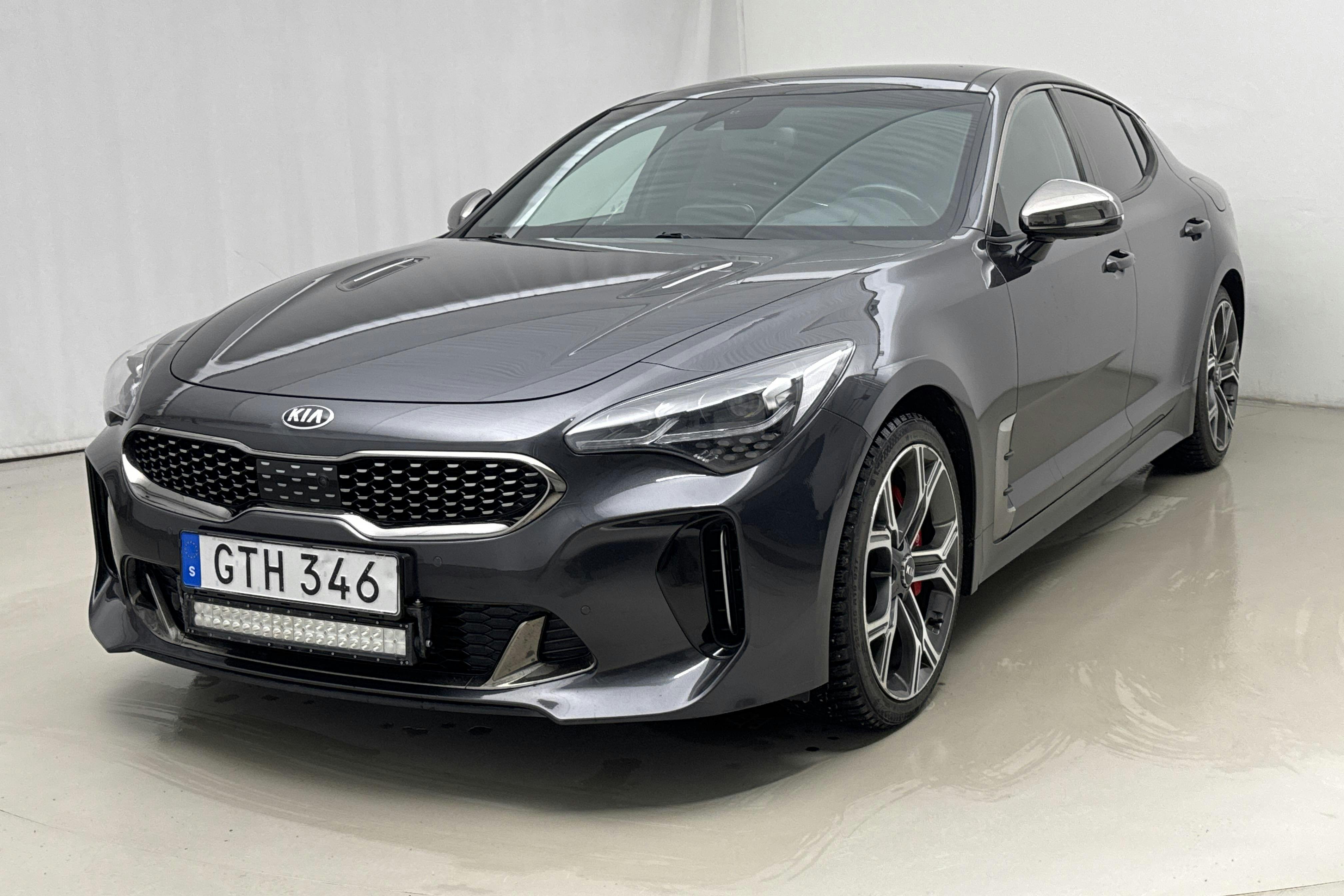 Præsentationsfoto 1 af 21: KIA Stinger 3.3 T-GDi AWD (370hk) - 127 030 kilometer - Salgsautomat - grå - 2018