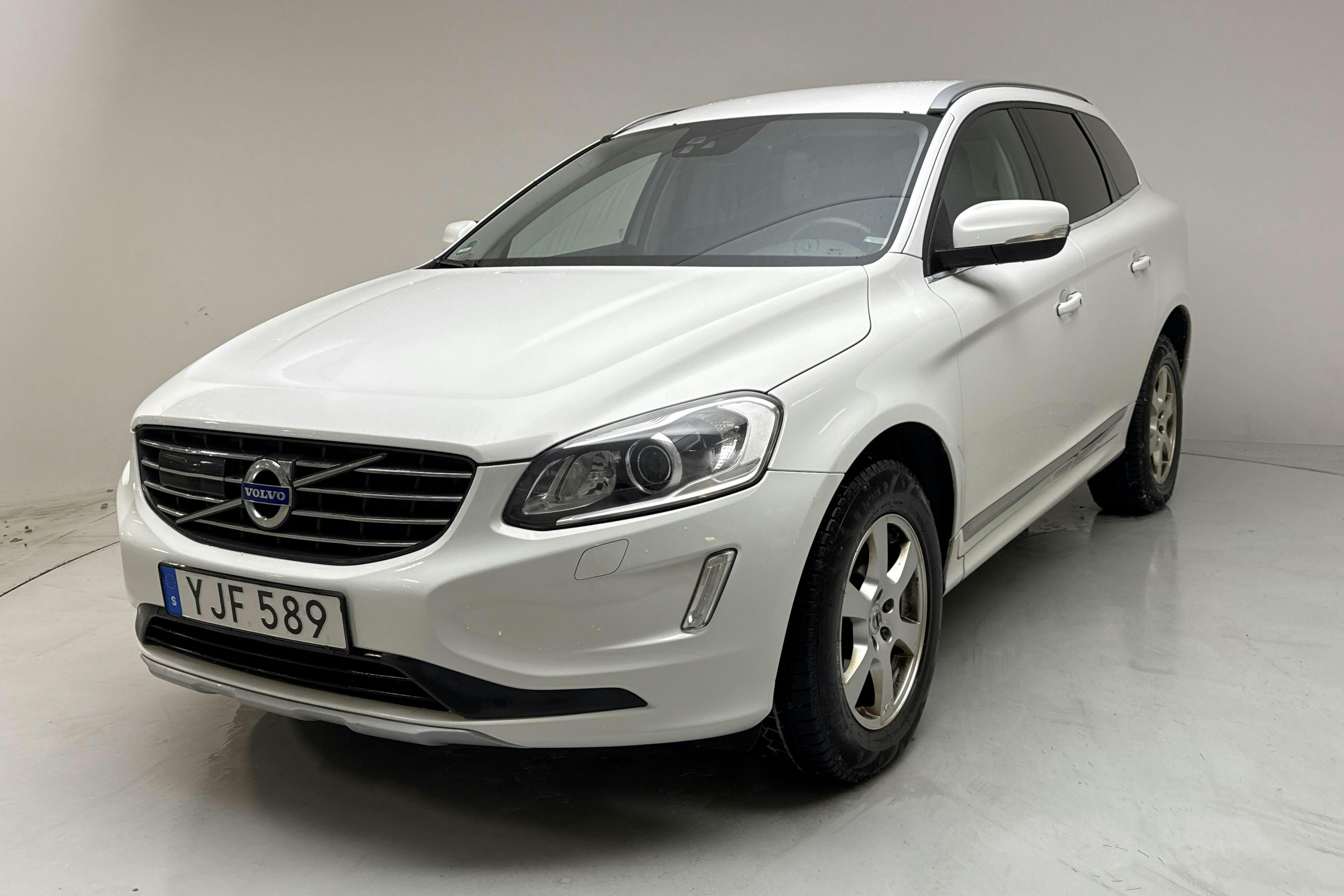 Presentationsfoto 1 av 14: Volvo XC60 D4 AWD (190hk) - 14 824 mil - Automat - vit - 2017