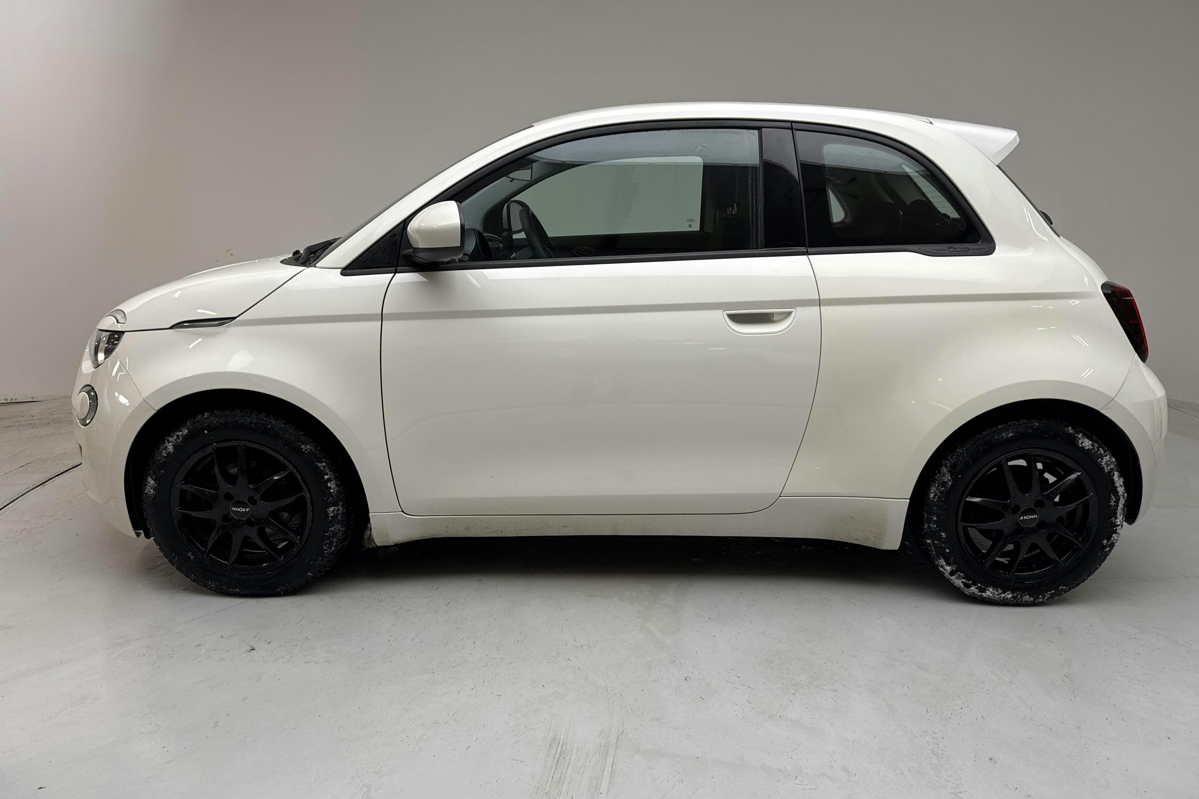 Presentationsfoto 2 av 15: Fiat 500e (95hk) - 7 347 mil - Manuell - vit - 2022