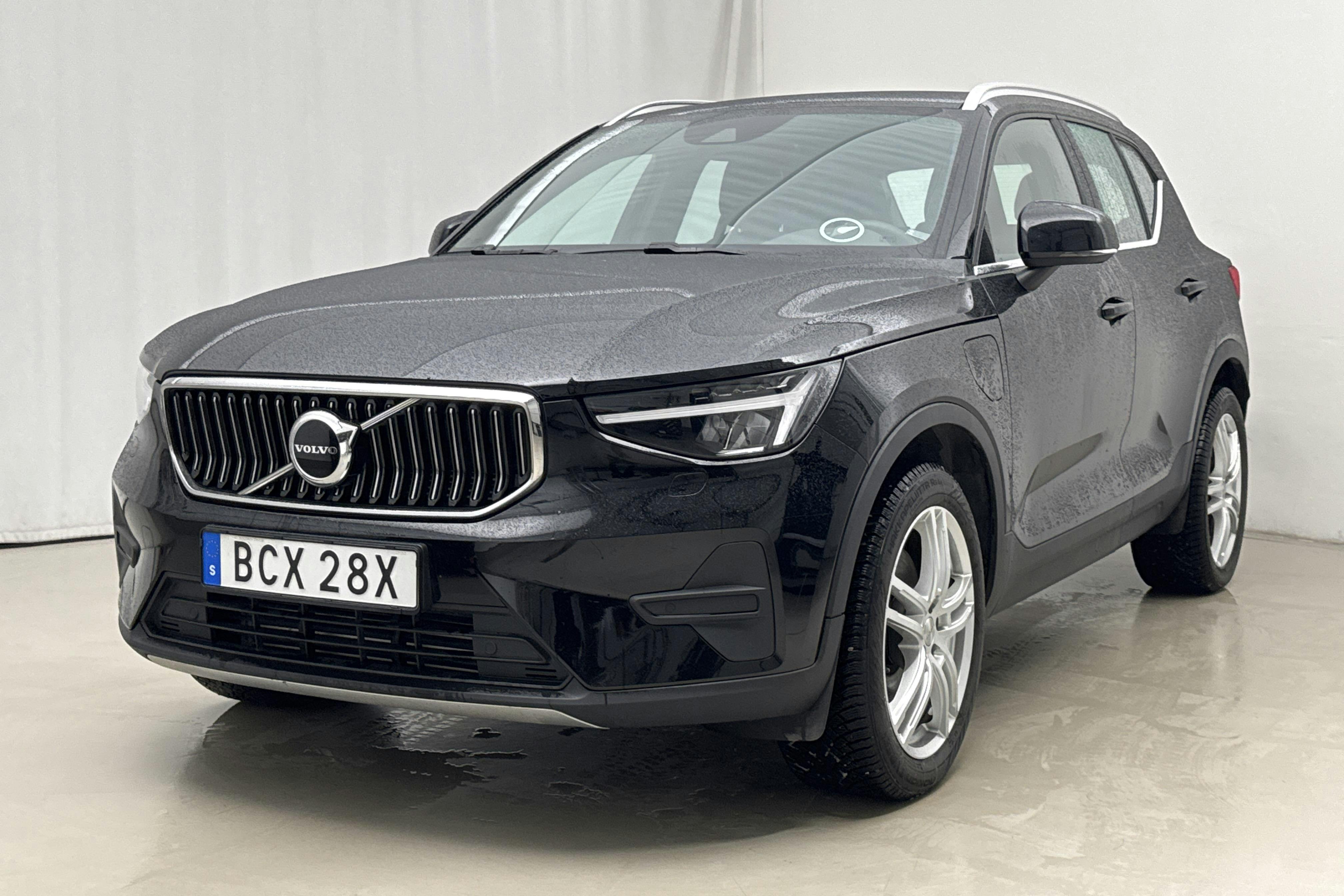 Presentationsfoto 1 av 23: Volvo XC40 T4 2WD Twin Engine (211hk) - 3 695 mil - Automat - svart - 2023