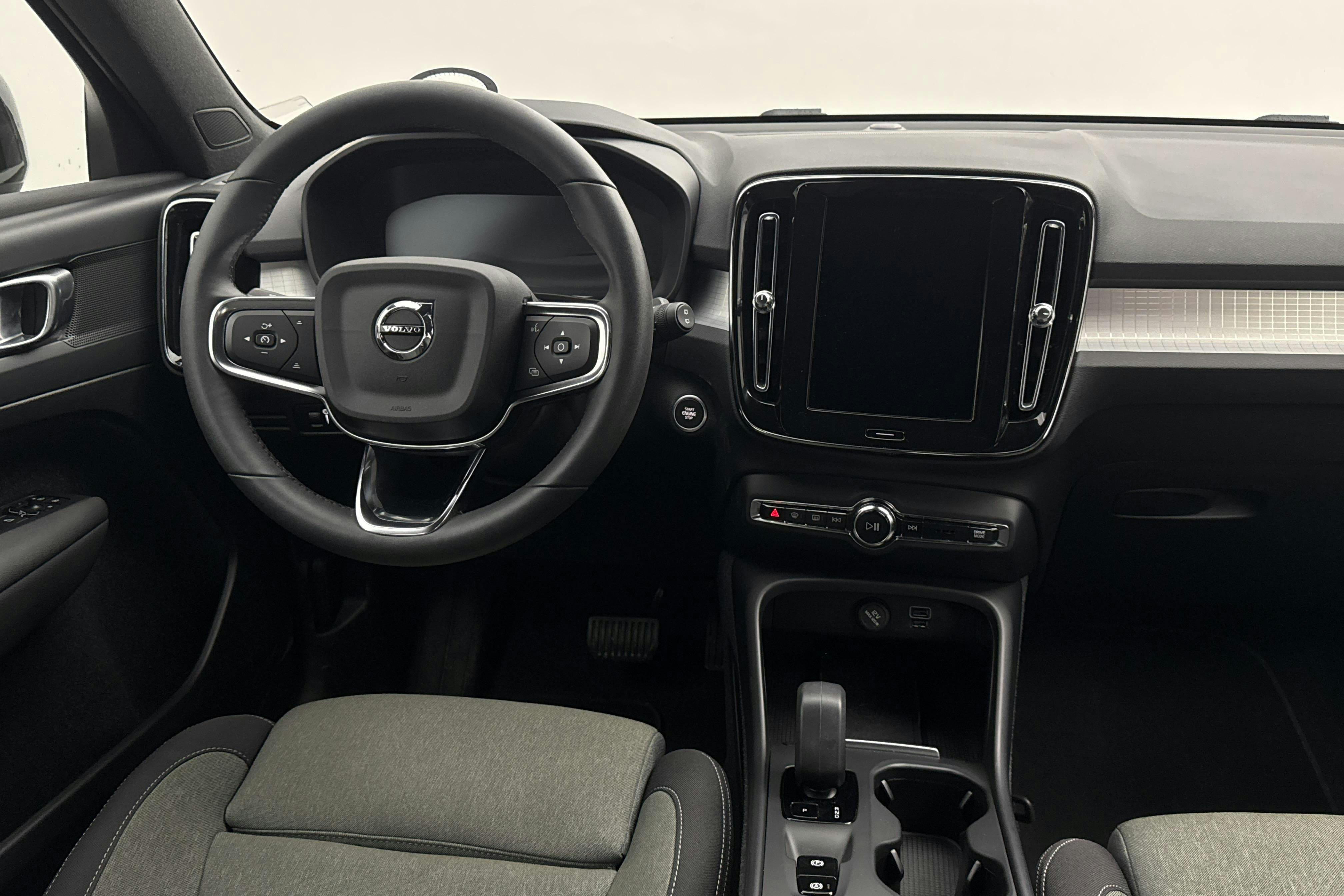 Presentationsfoto 23 av 23: Volvo XC40 T4 2WD Twin Engine (211hk) - 3 695 mil - Automat - svart - 2023