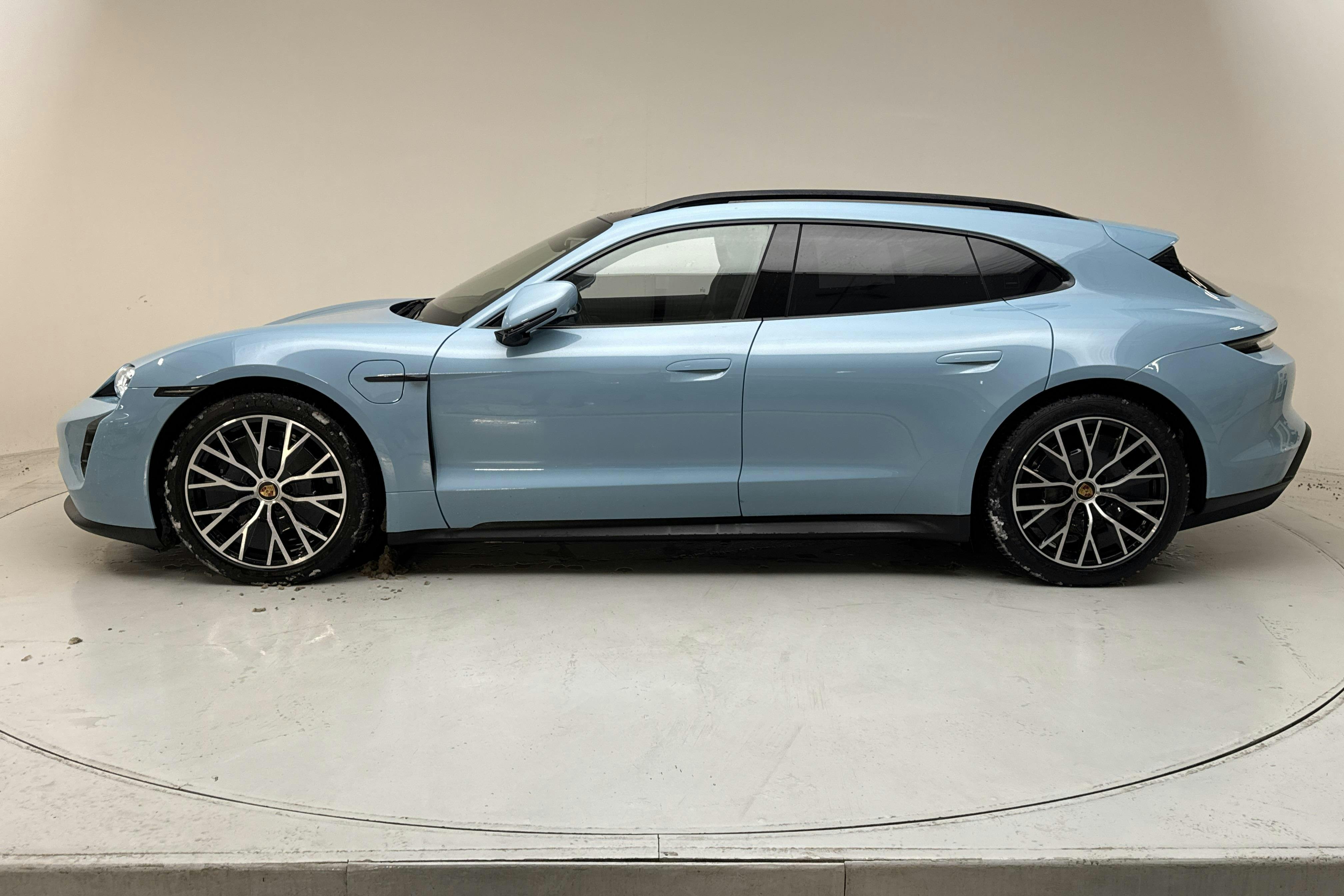 Presentationsfoto 2 av 23: Porsche Taycan 4S Sport Turismo - 5 615 mil - Automat - Light Blue - 2023