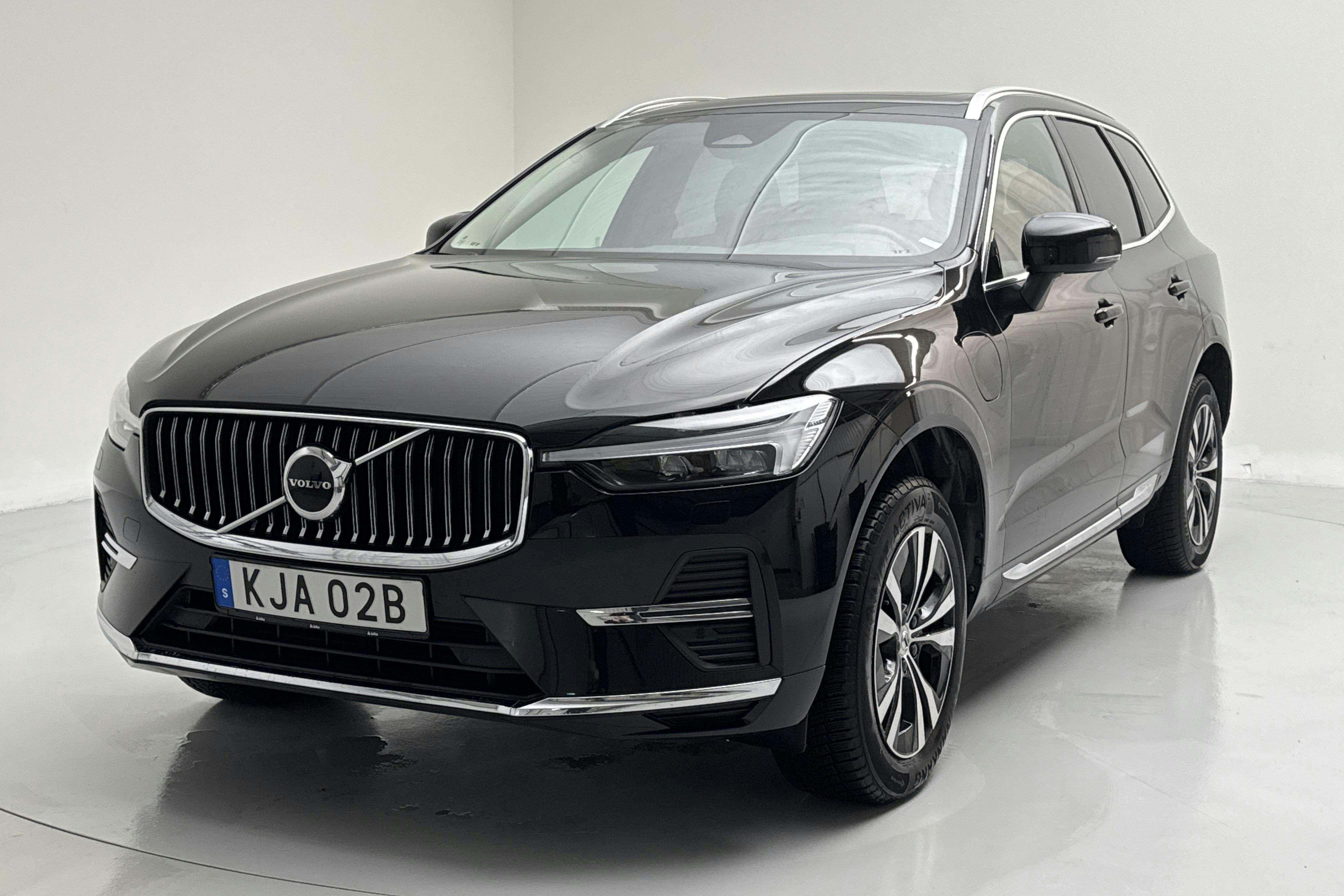 Presentationsfoto 1 av 16: Volvo XC60 T6 AWD Recharge (350hk) - 6 256 mil - Automat - svart - 2023