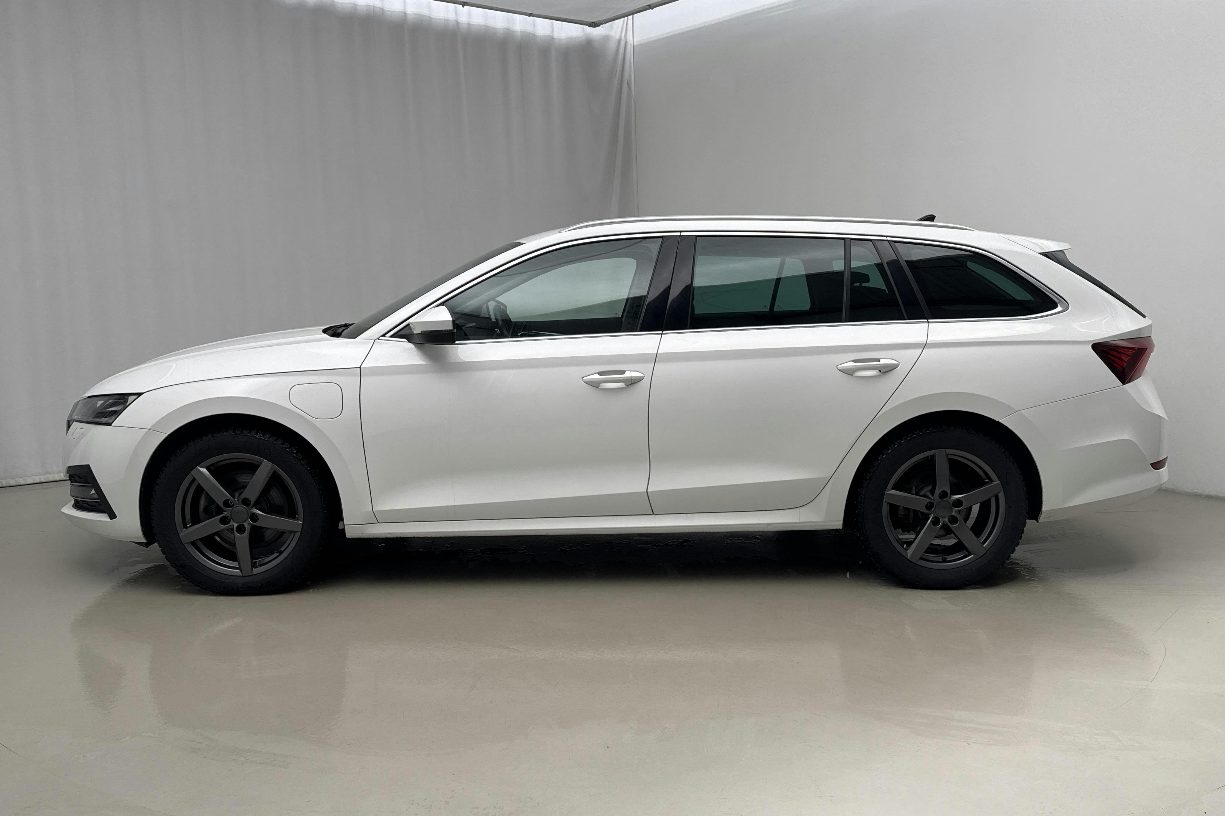 Esitlusfoto 2 aadressil 19: Skoda Octavia 1.4 iV PHEV Combi (204hk) - 117 750 km - Automaatne - valge - 2022