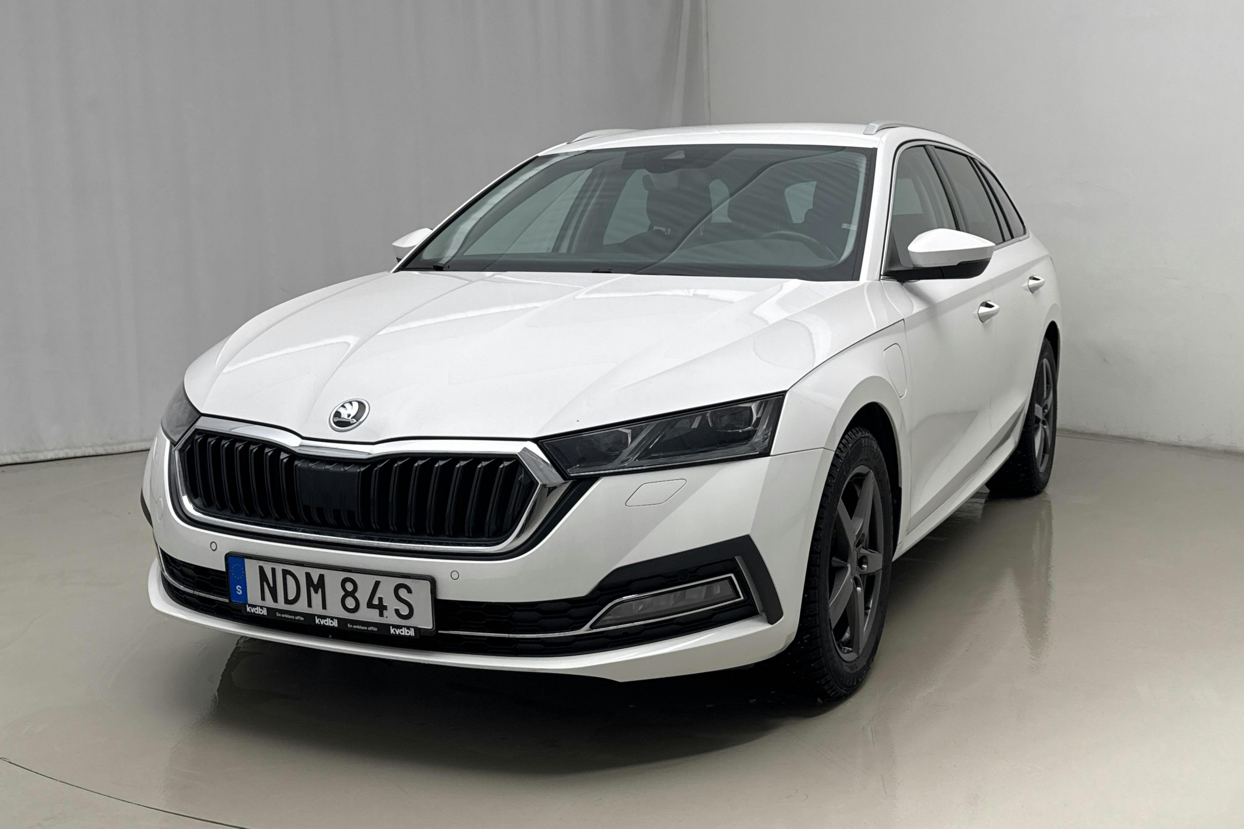 Esitlusfoto 1 aadressil 19: Skoda Octavia 1.4 iV PHEV Combi (204hk) - 117 750 km - Automaatne - valge - 2022