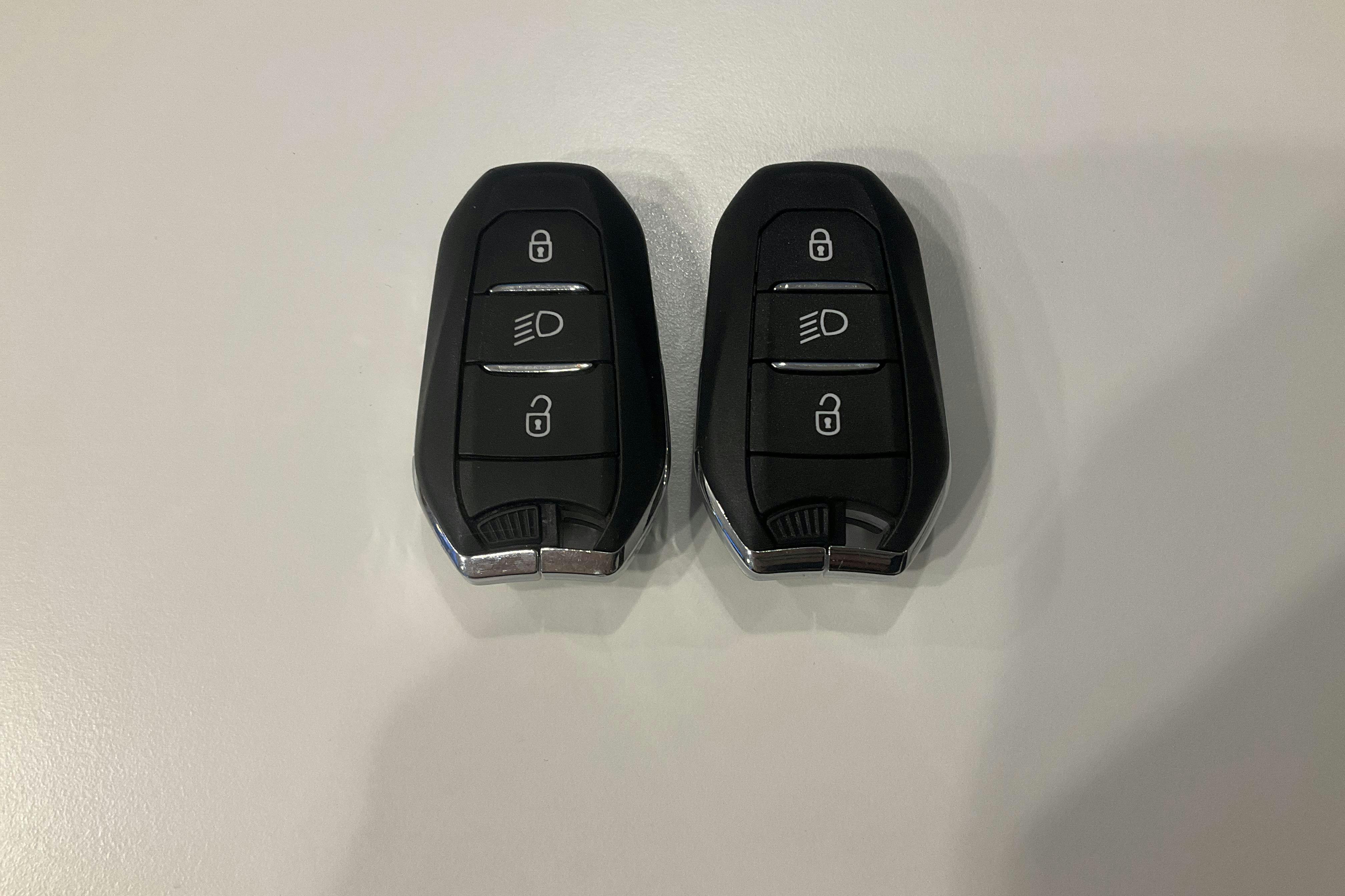 Presentation photo 13 of 13: Peugeot 5008 1.2 PureTech (130hk) - 55 270 km - Automatic - black - 2022