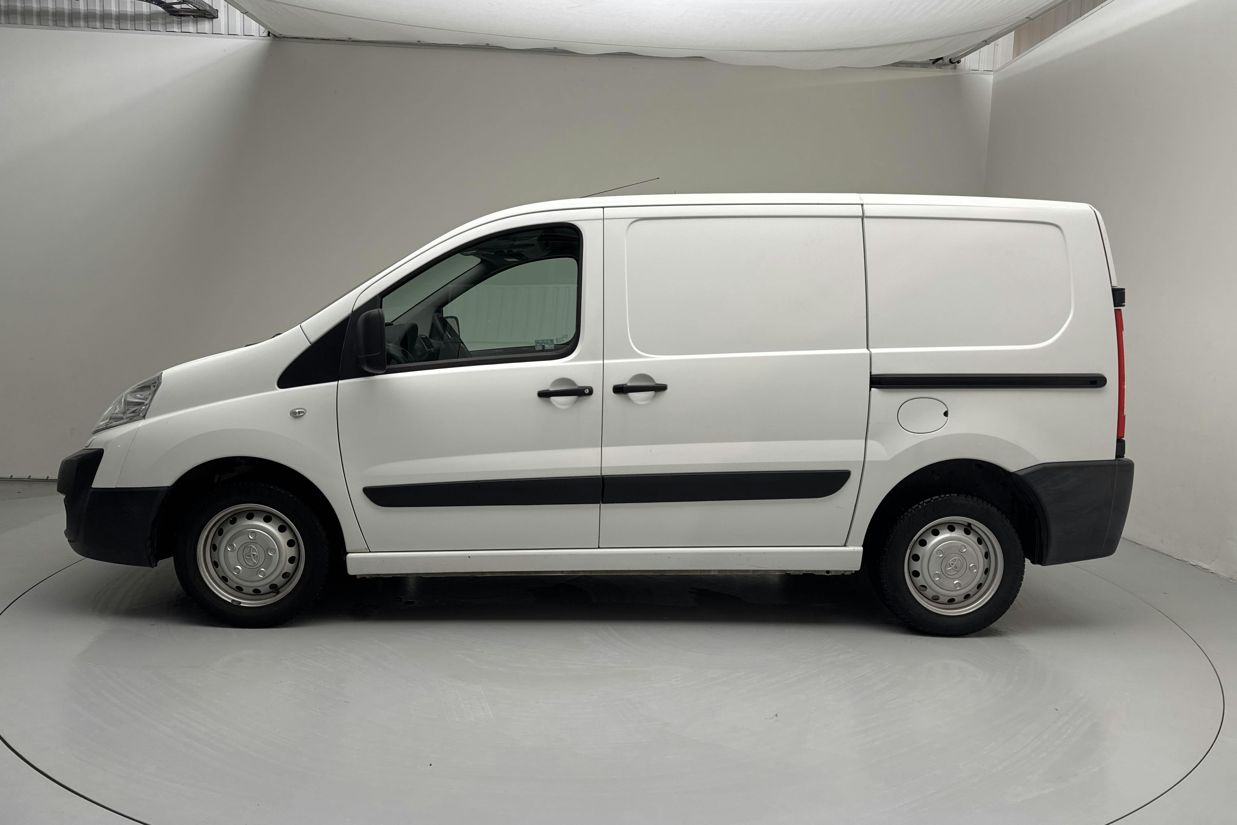 Presentation photo 2 of 12: Toyota PROACE 1.6 D-4D (90hk) - 32 530 km - Manual - white - 2016