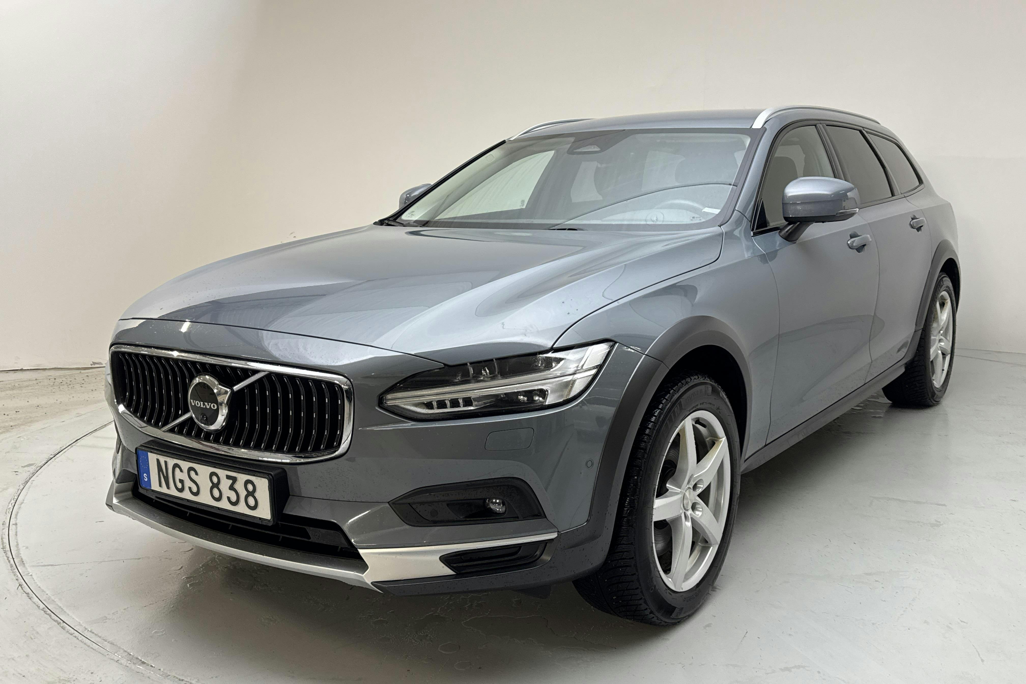 Zdjęcie prezentacyjne 1 z 18: Volvo V90 B4 Cross Country AWD Mildhybrid, Diesel (197hk) - 122 420 km - Automatyczna - szary - 2022