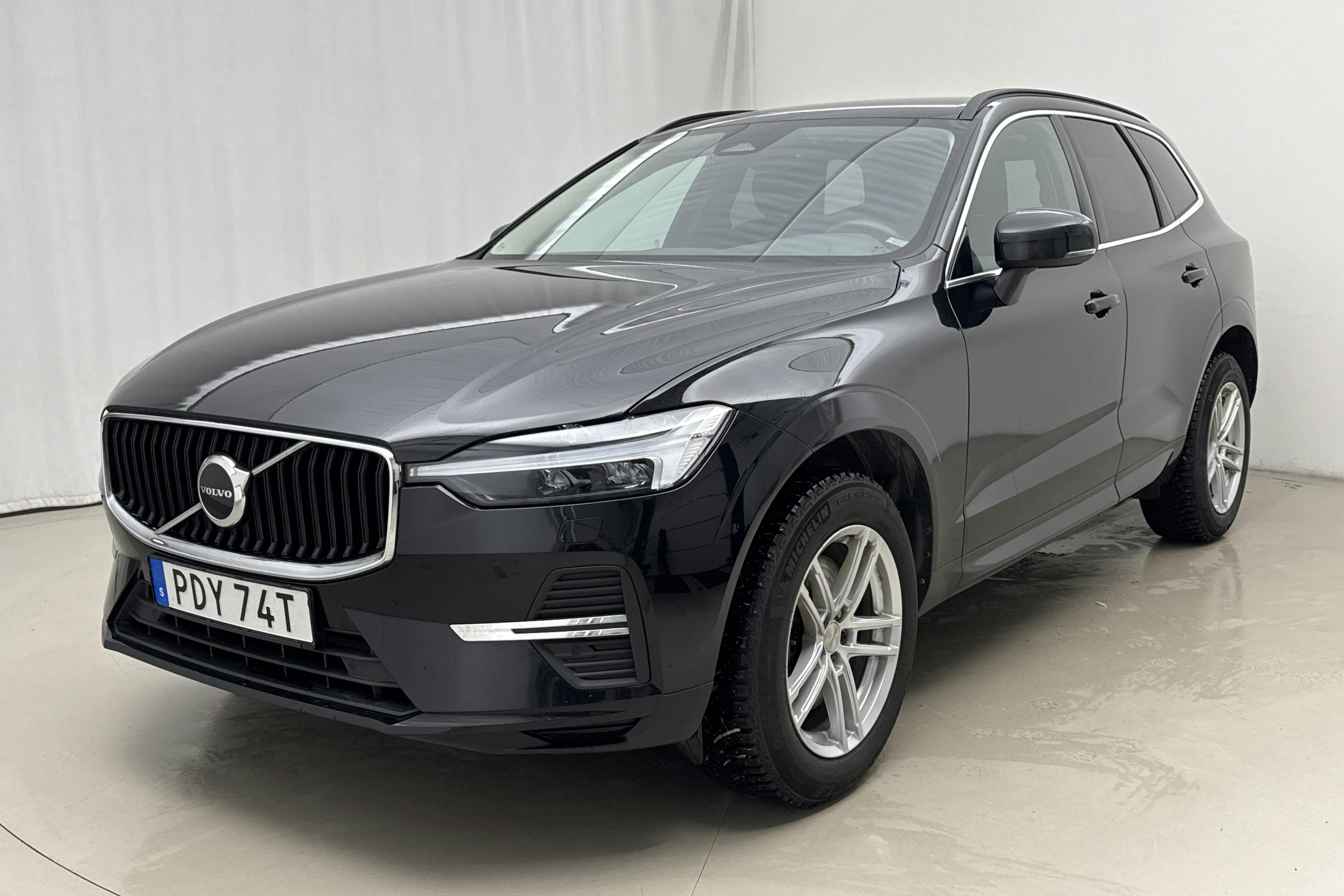 Presentationsfoto 1 av 19: Volvo XC60 B4 2WD Mildhybrid, Diesel (197hk) - 11 357 mil - Automat - svart - 2022