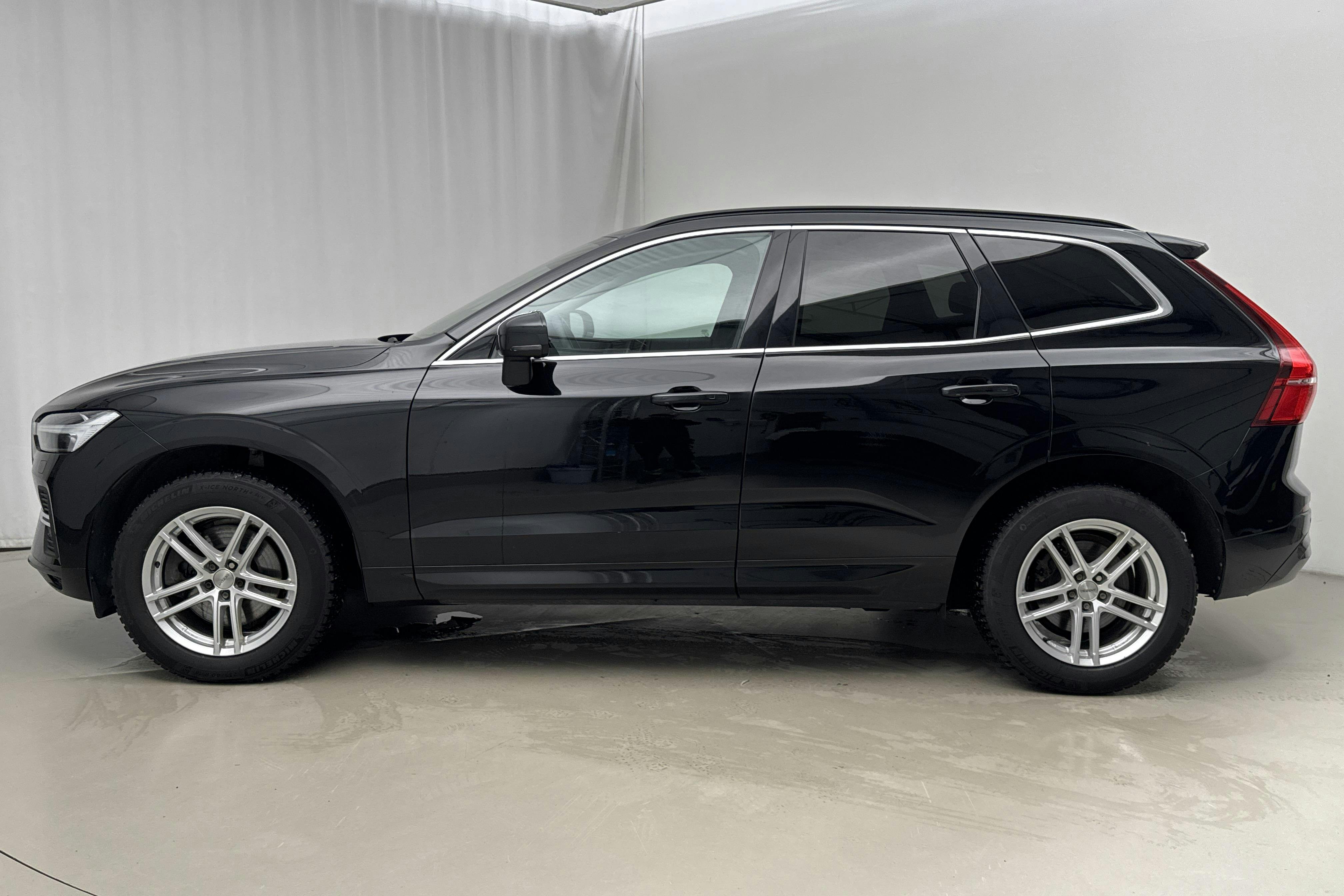 Presentationsfoto 2 av 19: Volvo XC60 B4 2WD Mildhybrid, Diesel (197hk) - 11 357 mil - Automat - svart - 2022