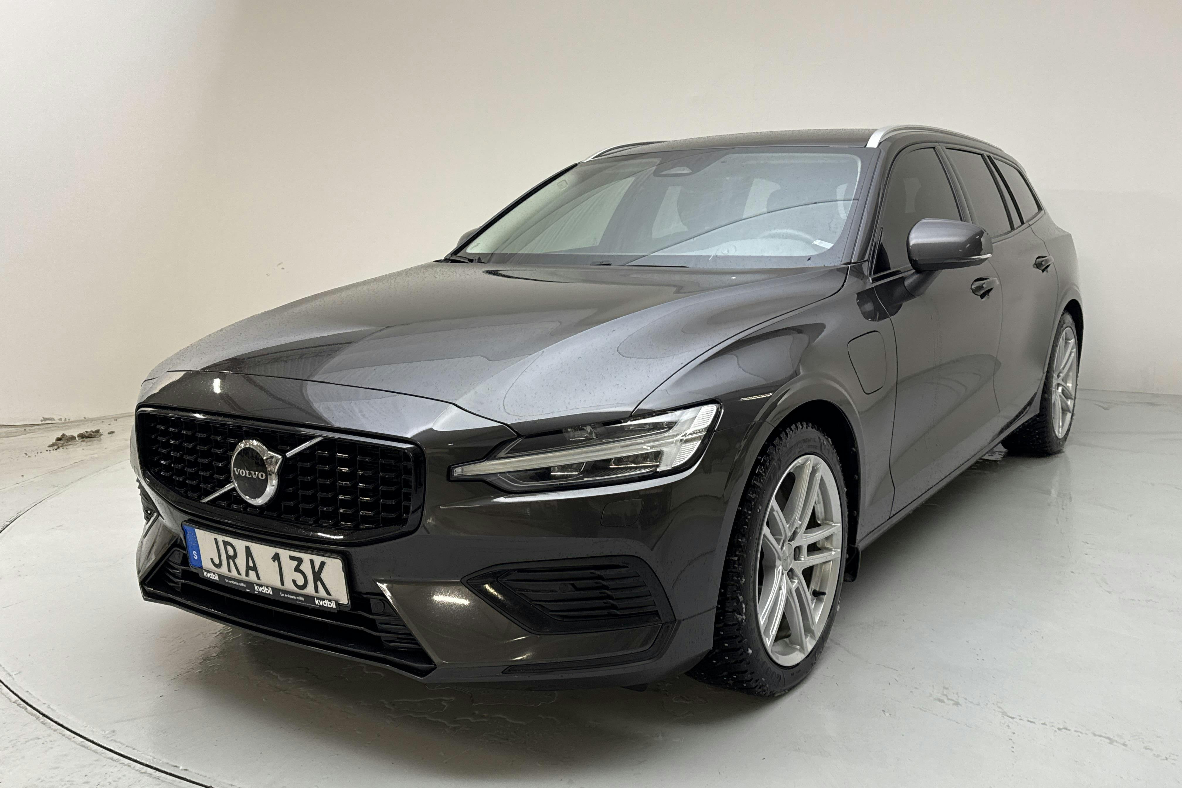 Präsentationsfoto 1 von 17: Volvo V60 T6 AWD Recharge (350hk) - 110 190 Kilometer - Verkaufsautomat - grau - 2023