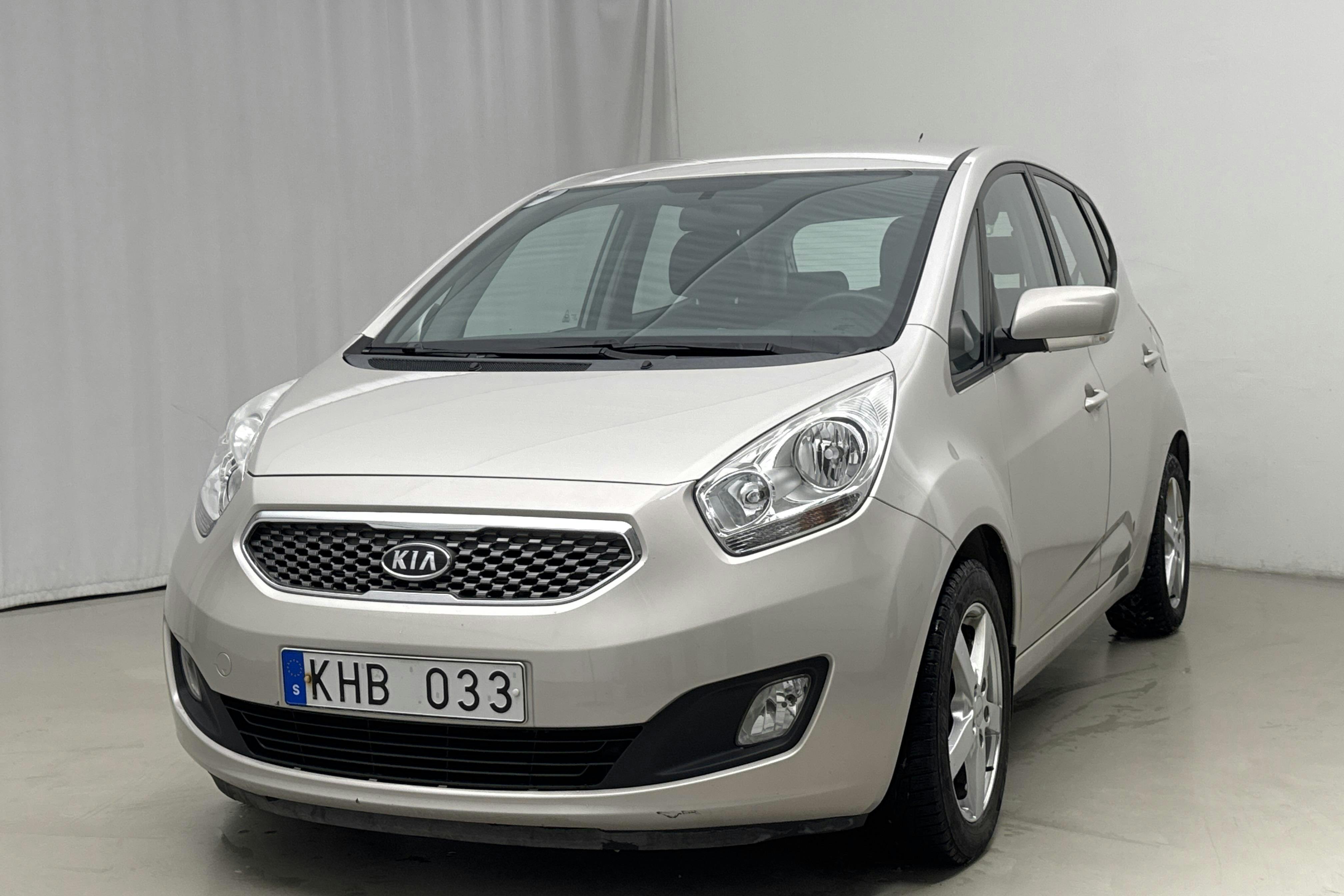 Presentation photo 1 of 12: KIA Venga 1.4 CRDi (90hk) - 75 510 km - Manual - silver - 2011