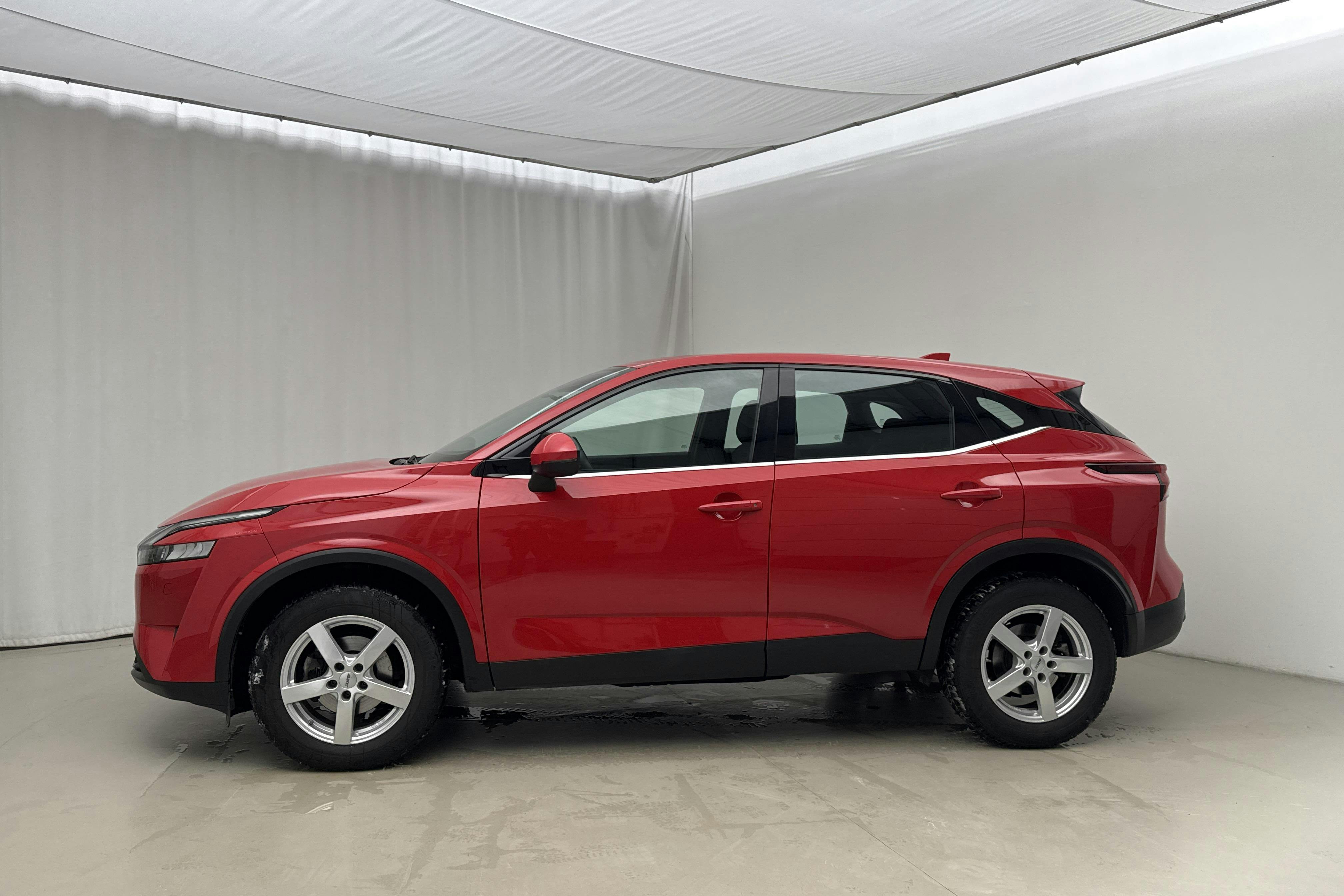 Presentationsfoto 2 av 14: Nissan Qashqai 1.3 MHEV (158hk) - 3 943 mil - Automat - röd - 2022