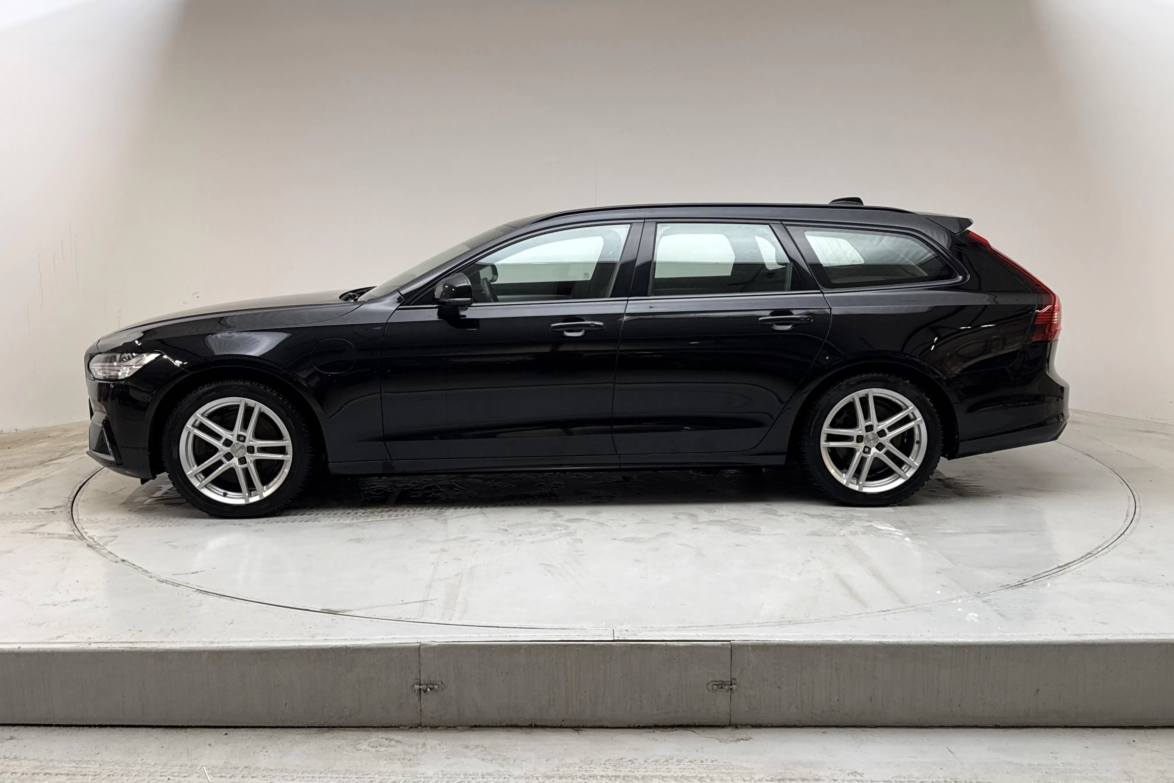 Presentation photo 2 of 20: Volvo V90 T6 AWD Recharge (350hk) - 86 970 km - Automatic - black - 2023