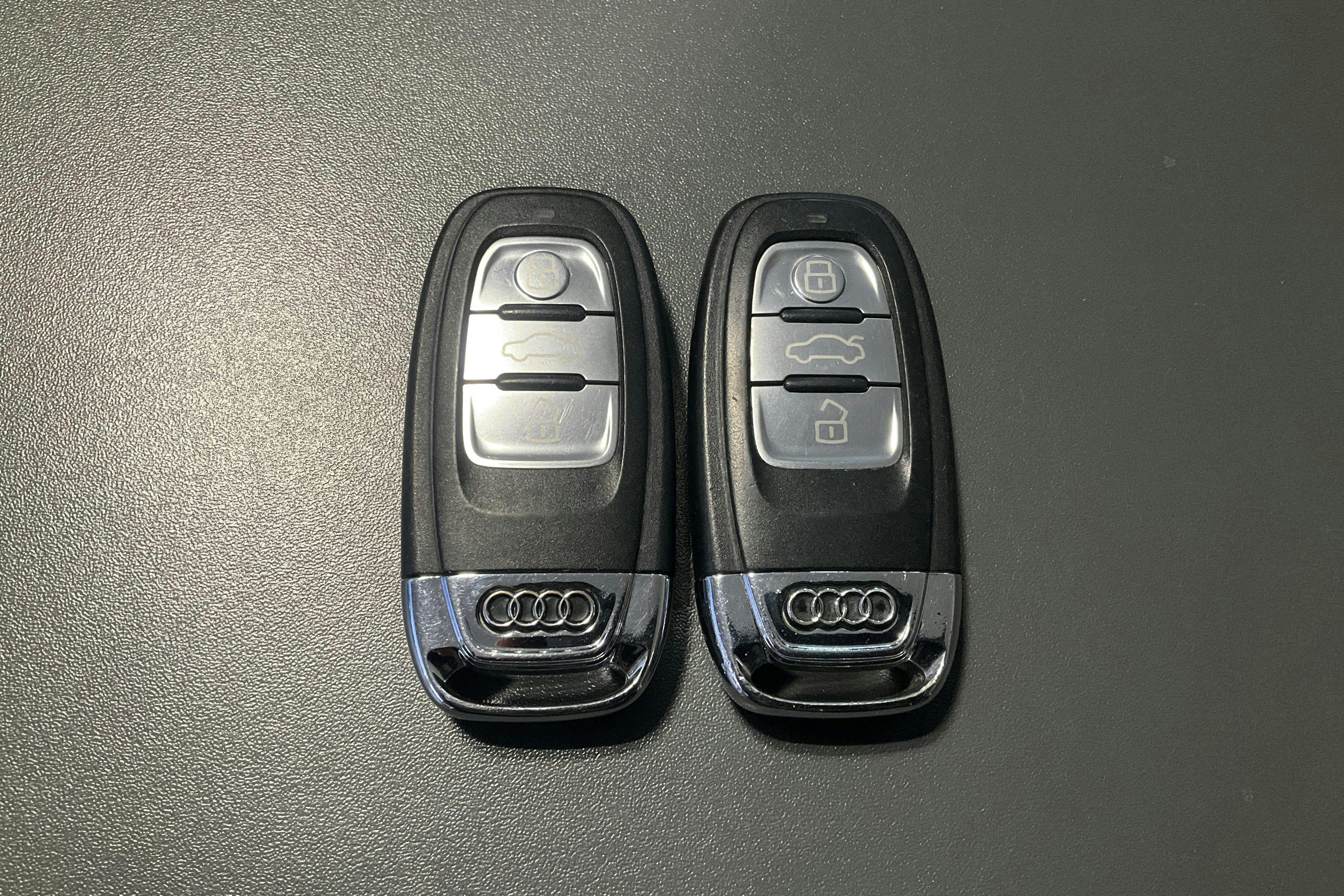 Präsentationsfoto 14 von 14: Audi A4 2.0 TDI clean diesel Avant (150hk) - 179 370 Kilometer - Handbuch - Blaue Farbe - 2015