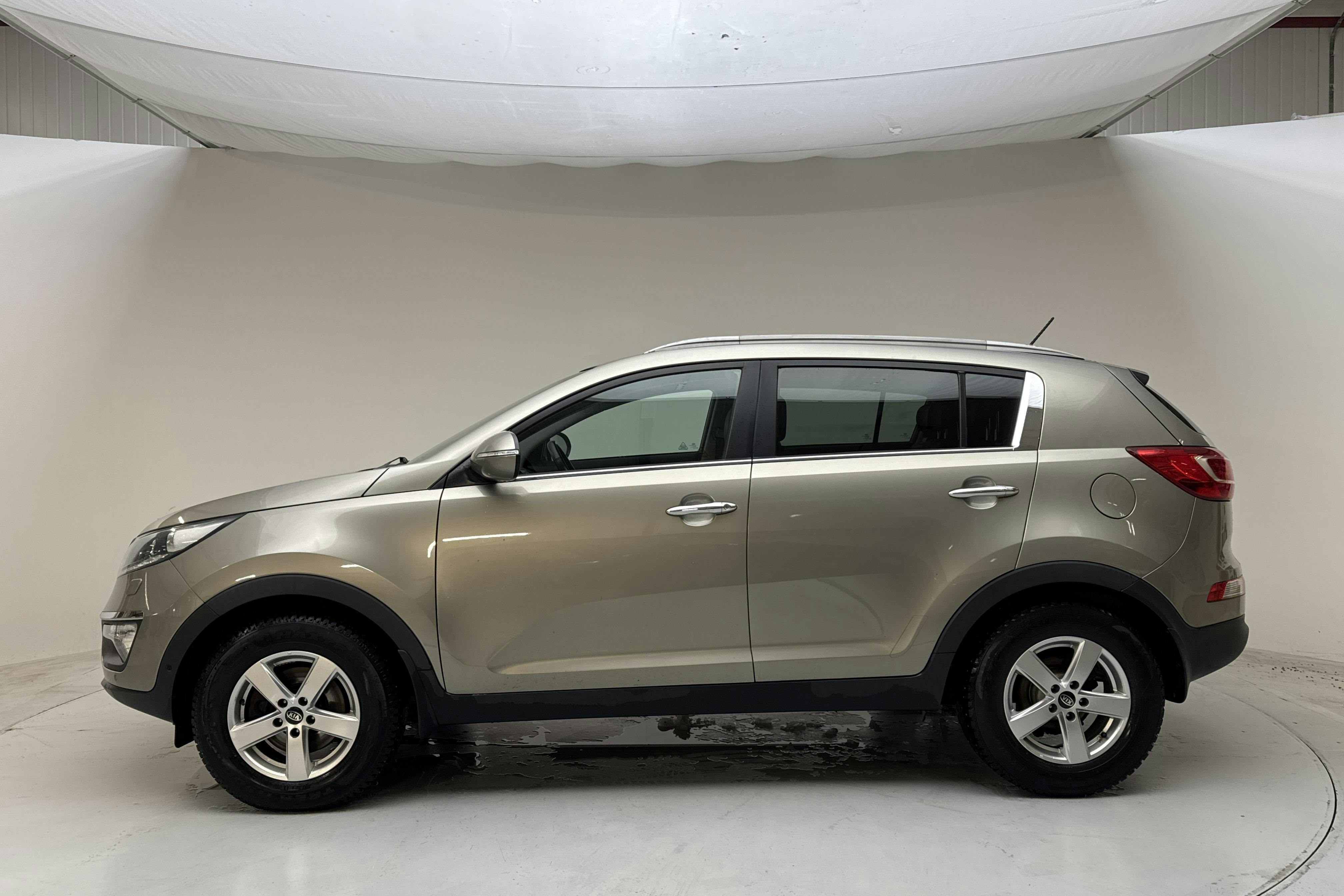 Presentationsfoto 2 av 13: KIA Sportage 1.7 CRDi 2WD (115hk) - 14 226 mil - Manuell - grå - 2013