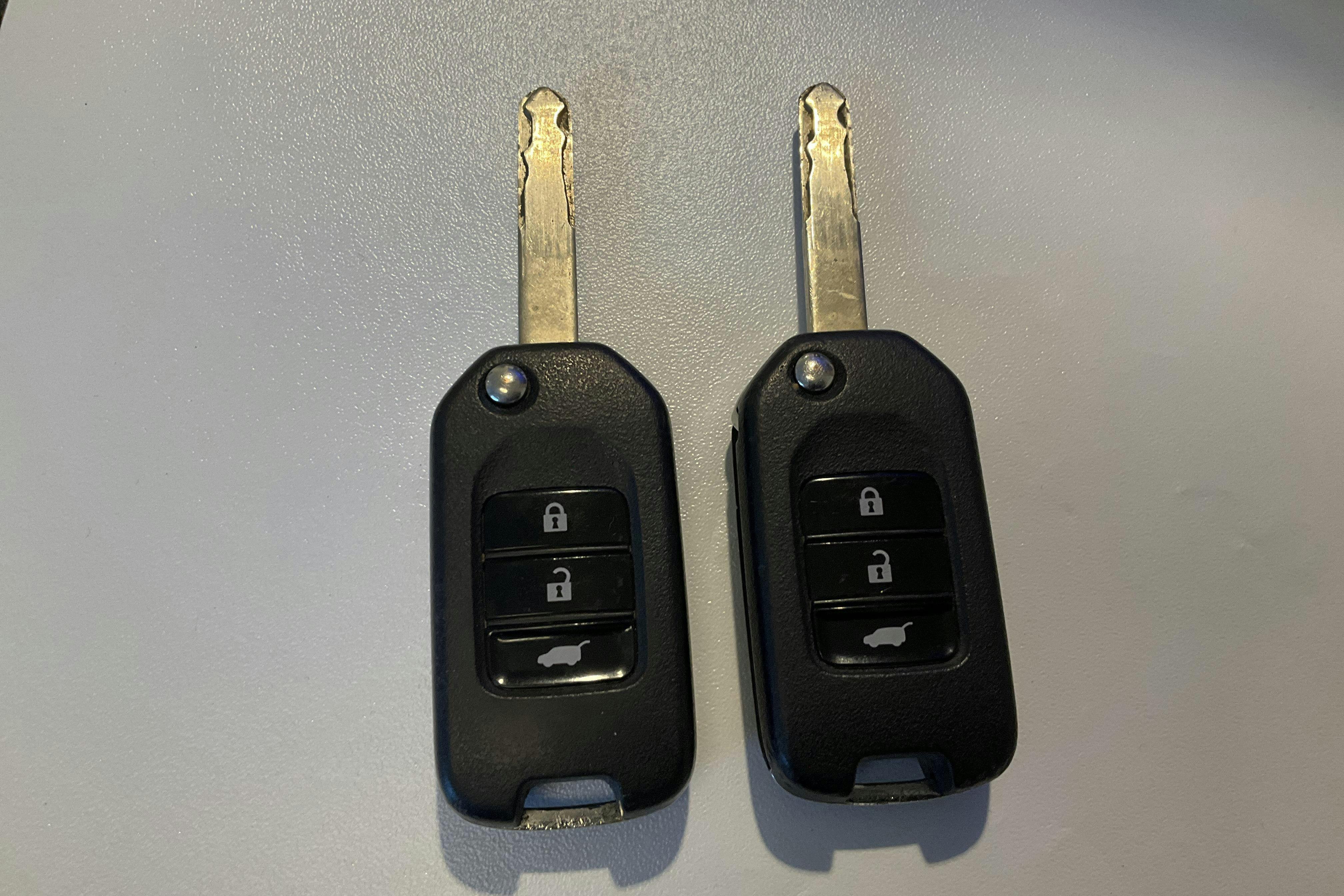 Presentation photo 12 of 12: Honda CR-V 2.2 i-DTEC 4WD (150hk) - 202 090 km - Automatic - Light Grey - 2013