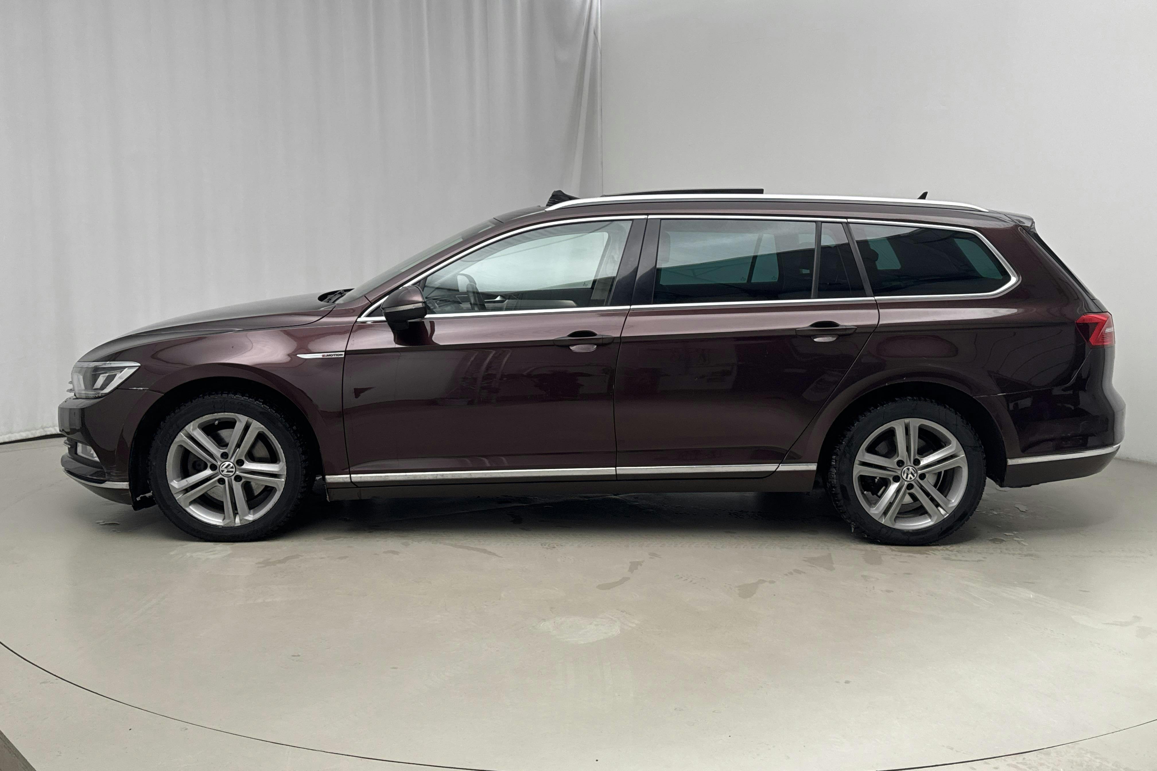 Presentation photo 2 of 16: VW Passat 2.0 TDI Sportscombi 4MOTION (190hk) - 217 640 km - Automatic - Dark Red - 2016