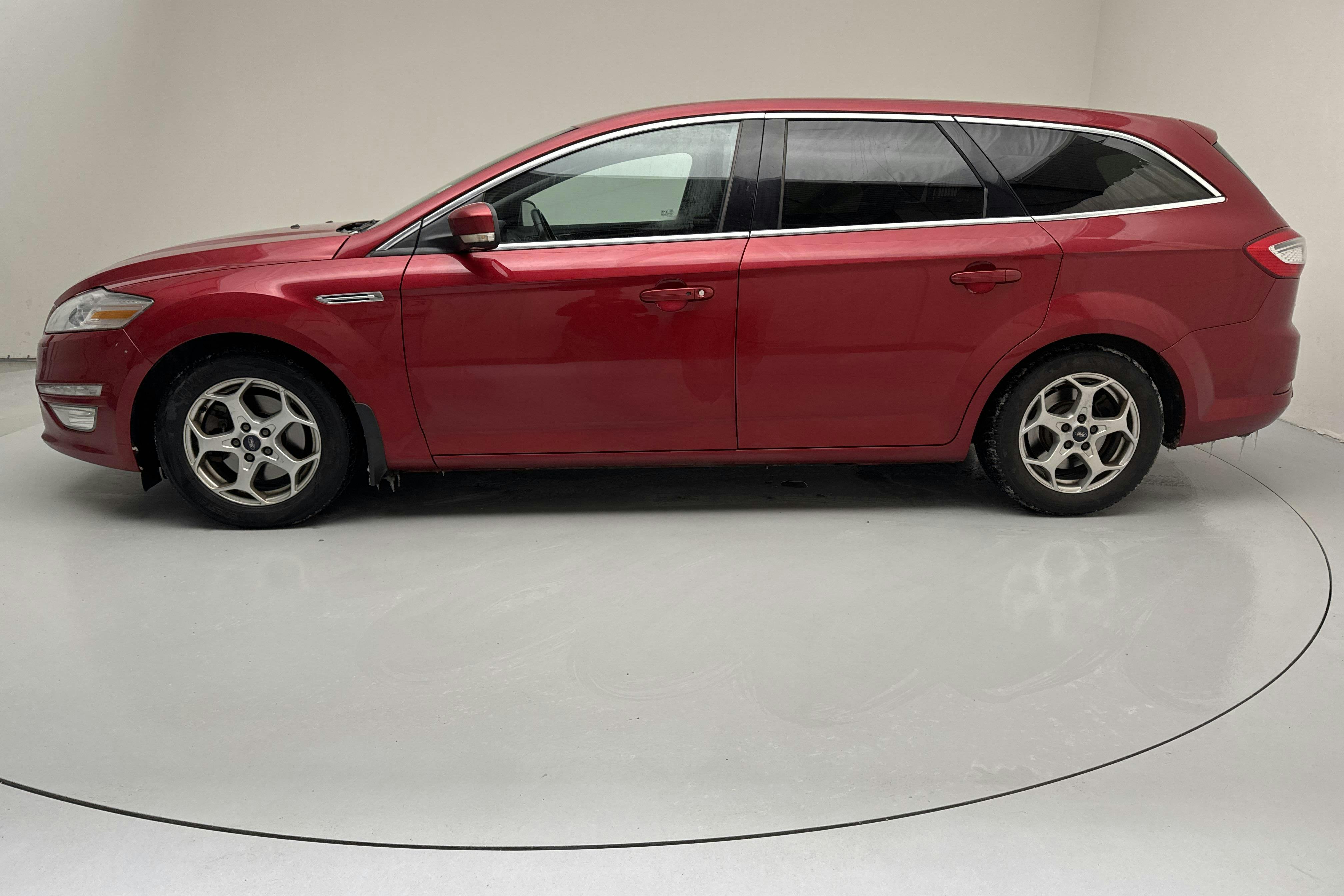 Presentation photo 2 of 13: Ford Mondeo 2.0 Duratorq TDCi Kombi (163hk) - 278 540 km - Manual - red - 2014