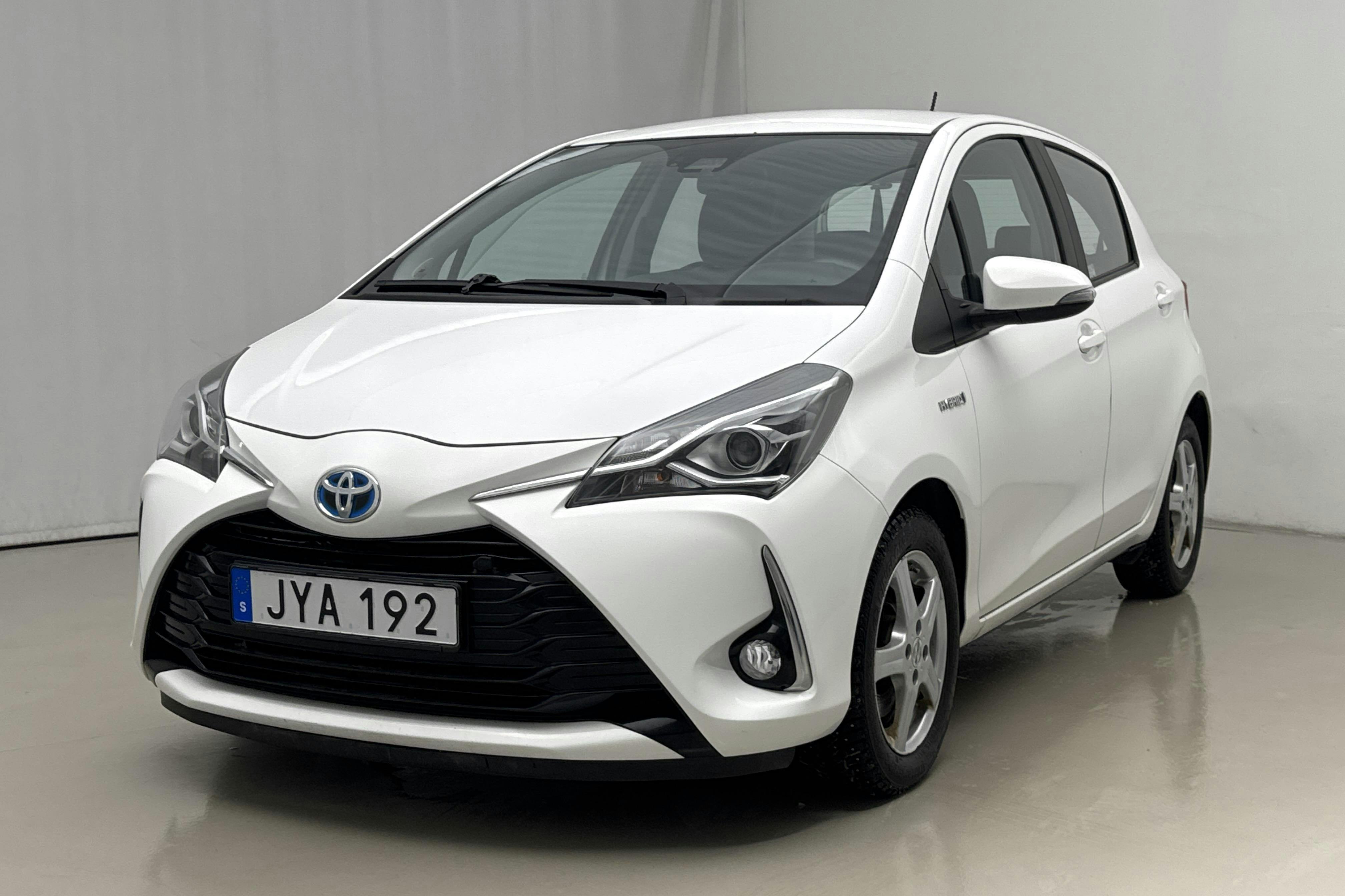 Presentation photo 1 of 18: Toyota Yaris 1.5 Hybrid 5dr (101hk) - 97 020 km - Automatic - white - 2017