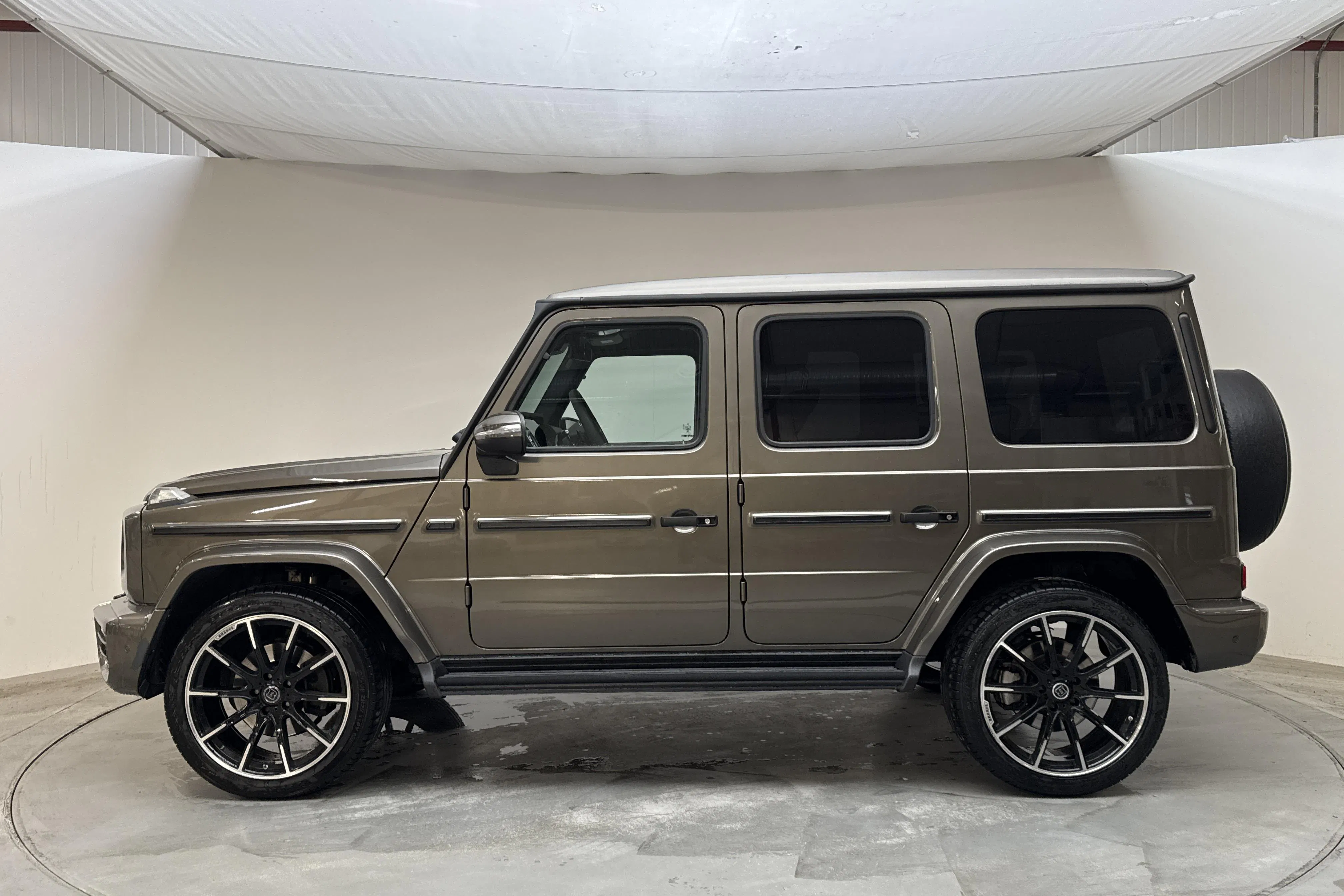 Presentation photo 2 of 19: Mercedes G 500 W463 (422hk) - 125 100 km - Automatic - Dark Grey - 2019