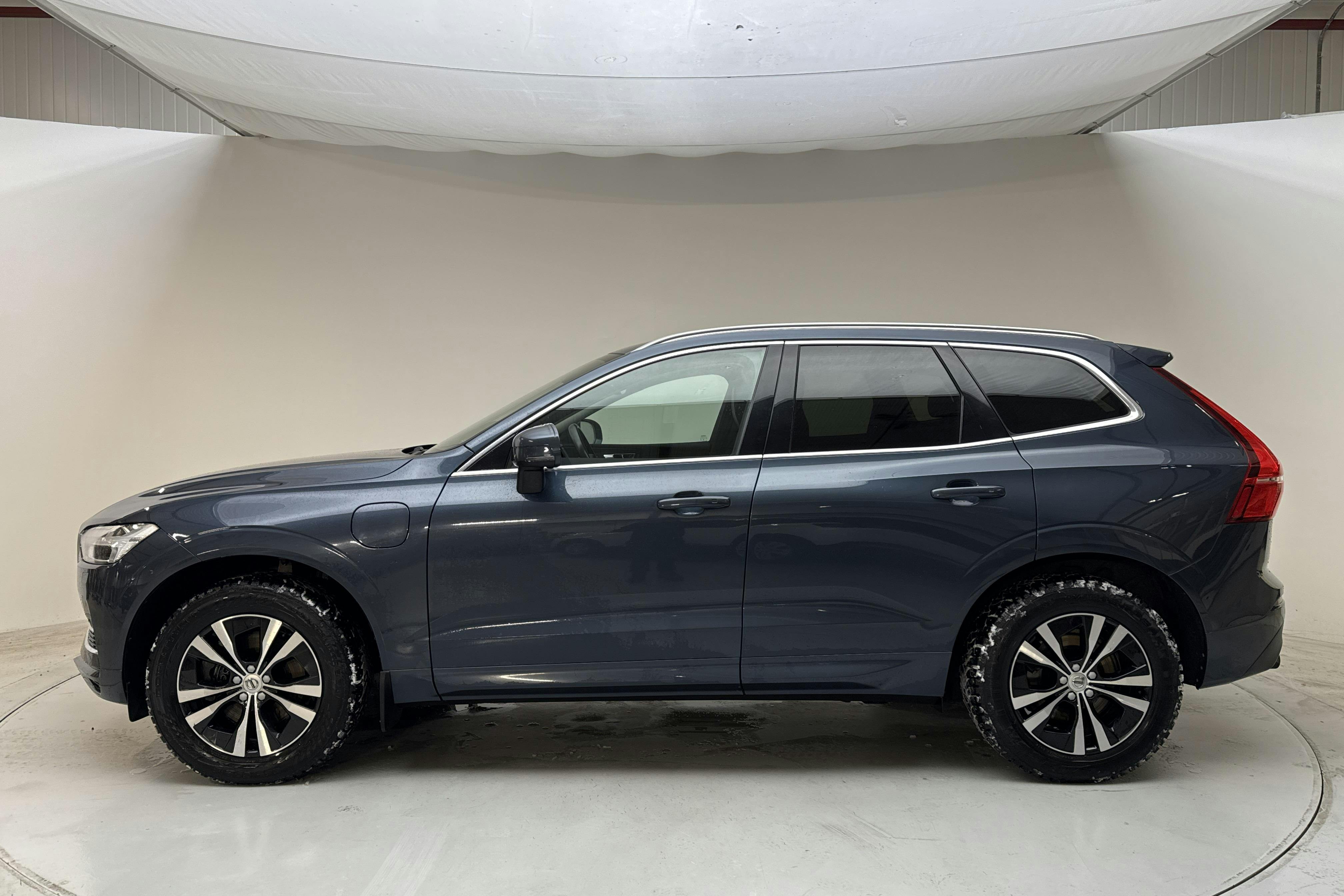 Presentationsfoto 2 av 19: Volvo XC60 T8 AWD Recharge (390hk) - 10 227 mil - Automat - Dark Blue - 2020