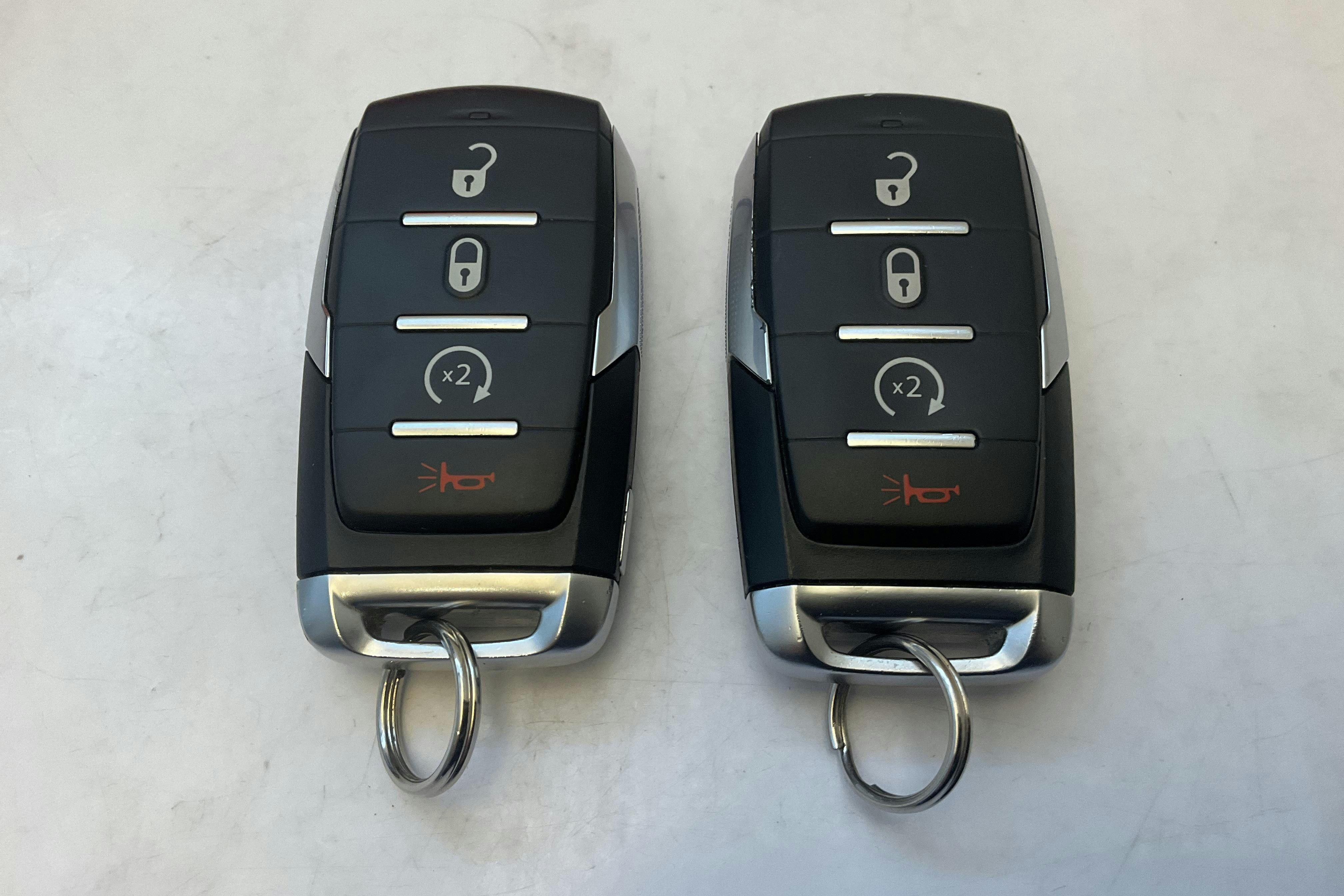 Präsentationsfoto 14 von 14: Ram RAM 1500 V6 eTorque 4x4 (305hk) - 12 820 Kilometer - Verkaufsautomat - Weiß - 2023