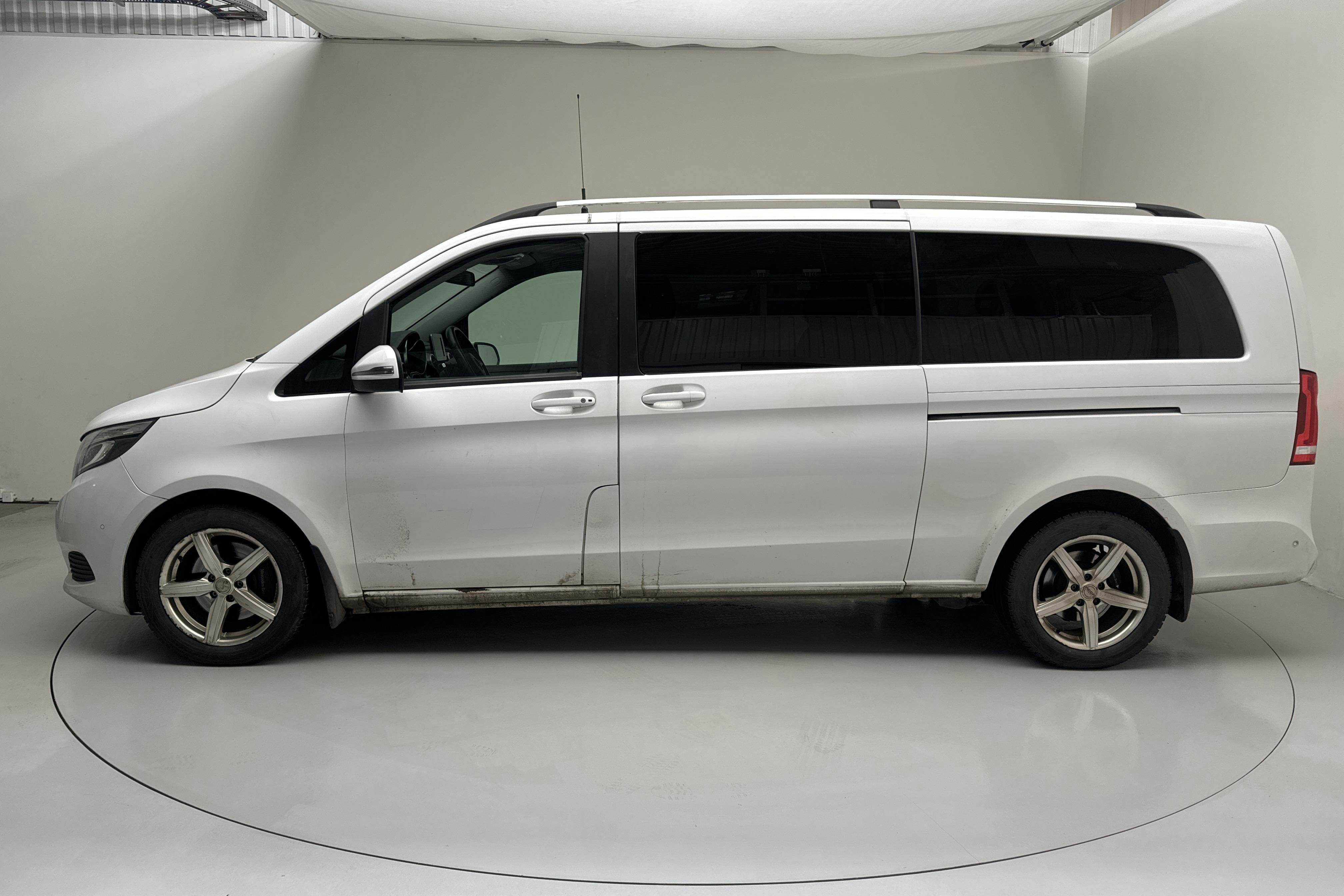 Presentationsfoto 2 av 14: Mercedes V 220 d W447 (163hk) - 66 374 mil - Automat - vit - 2018
