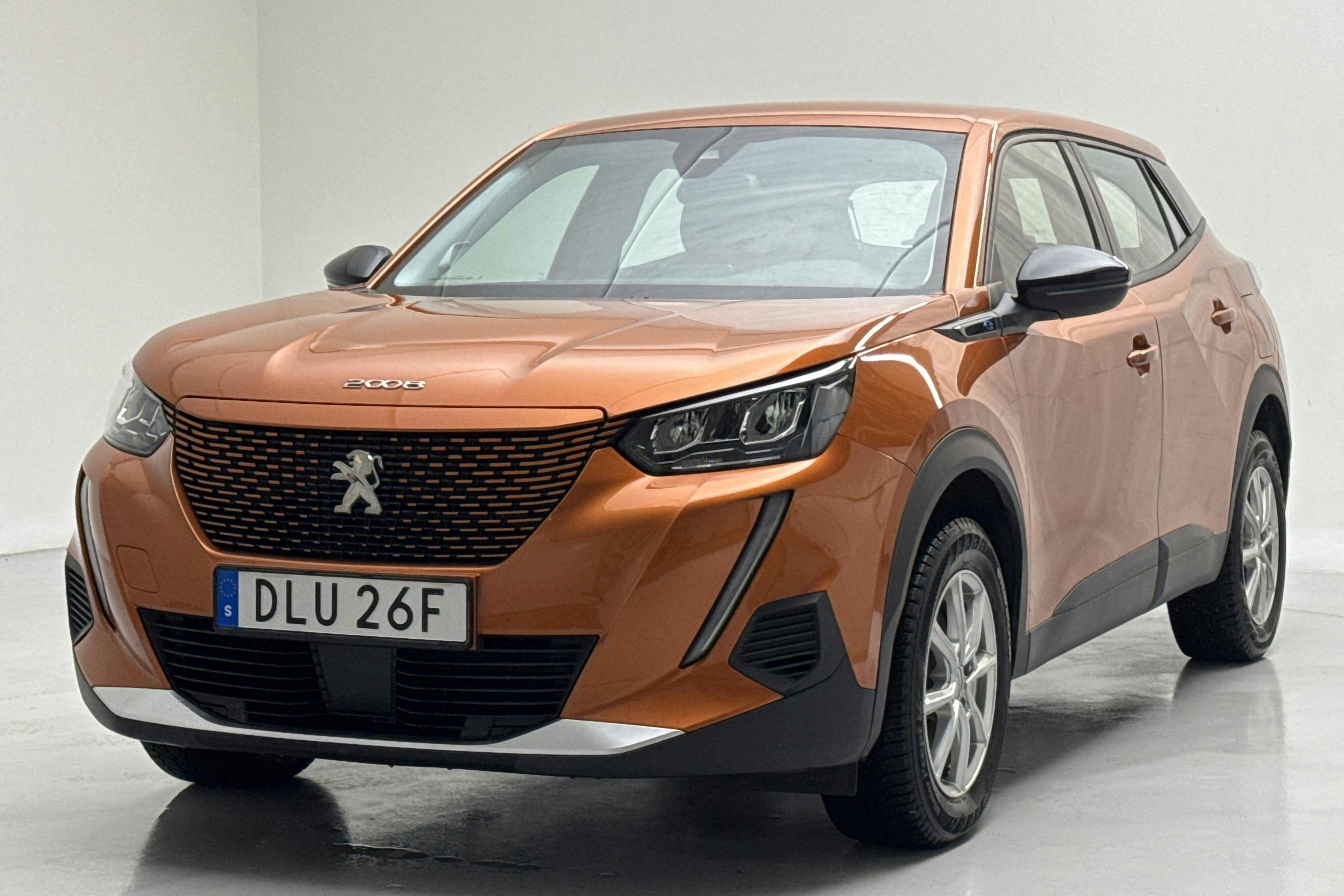 Presentationsfoto 1 av 12: Peugeot e-2008 50kWh (136hk) - 6 144 mil - Automat - orange - 2022