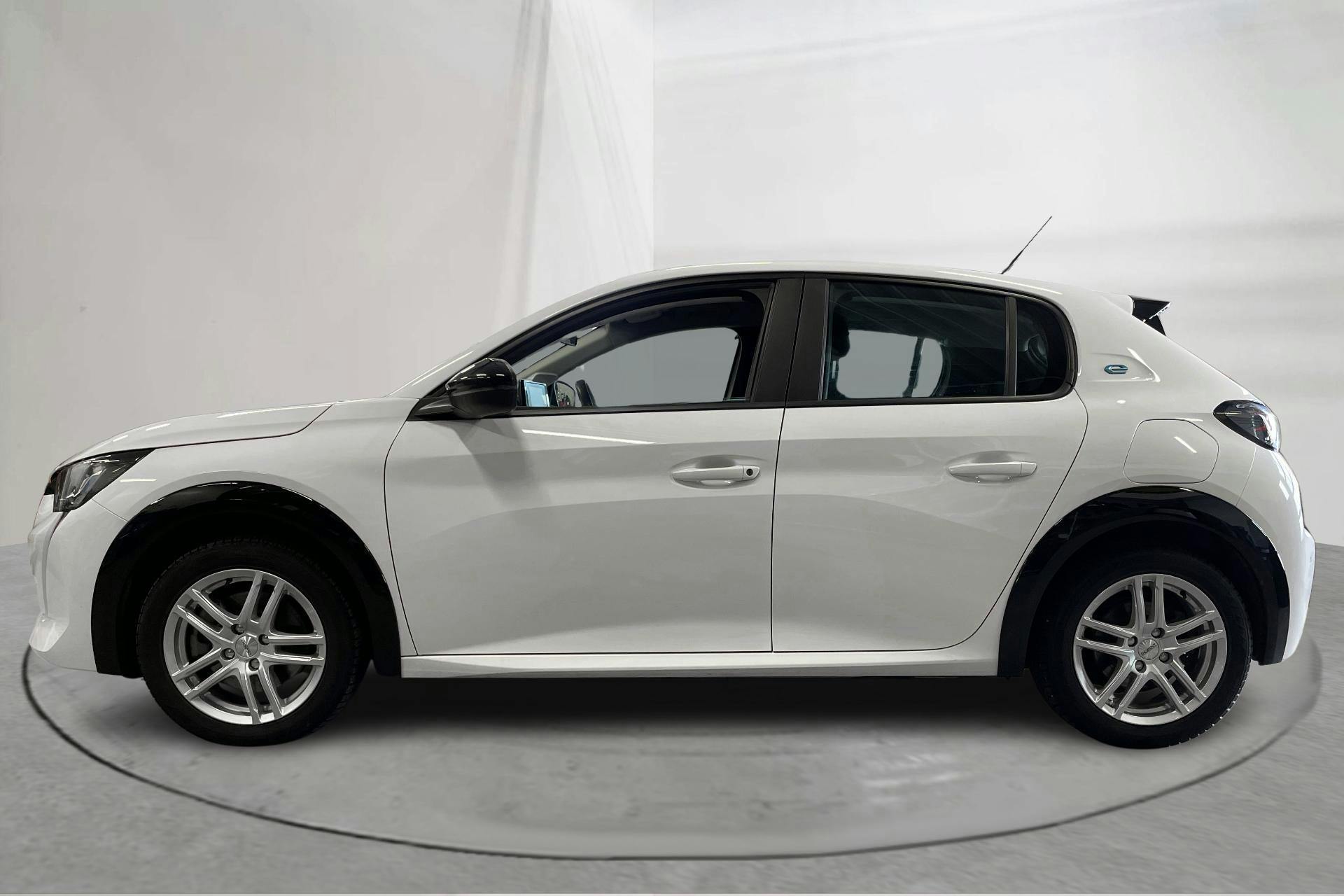 Presentation photo 2 of 16: Peugeot e-208 50kWh 5dr (136hk) - 81 660 km - Automatic - white - 2022