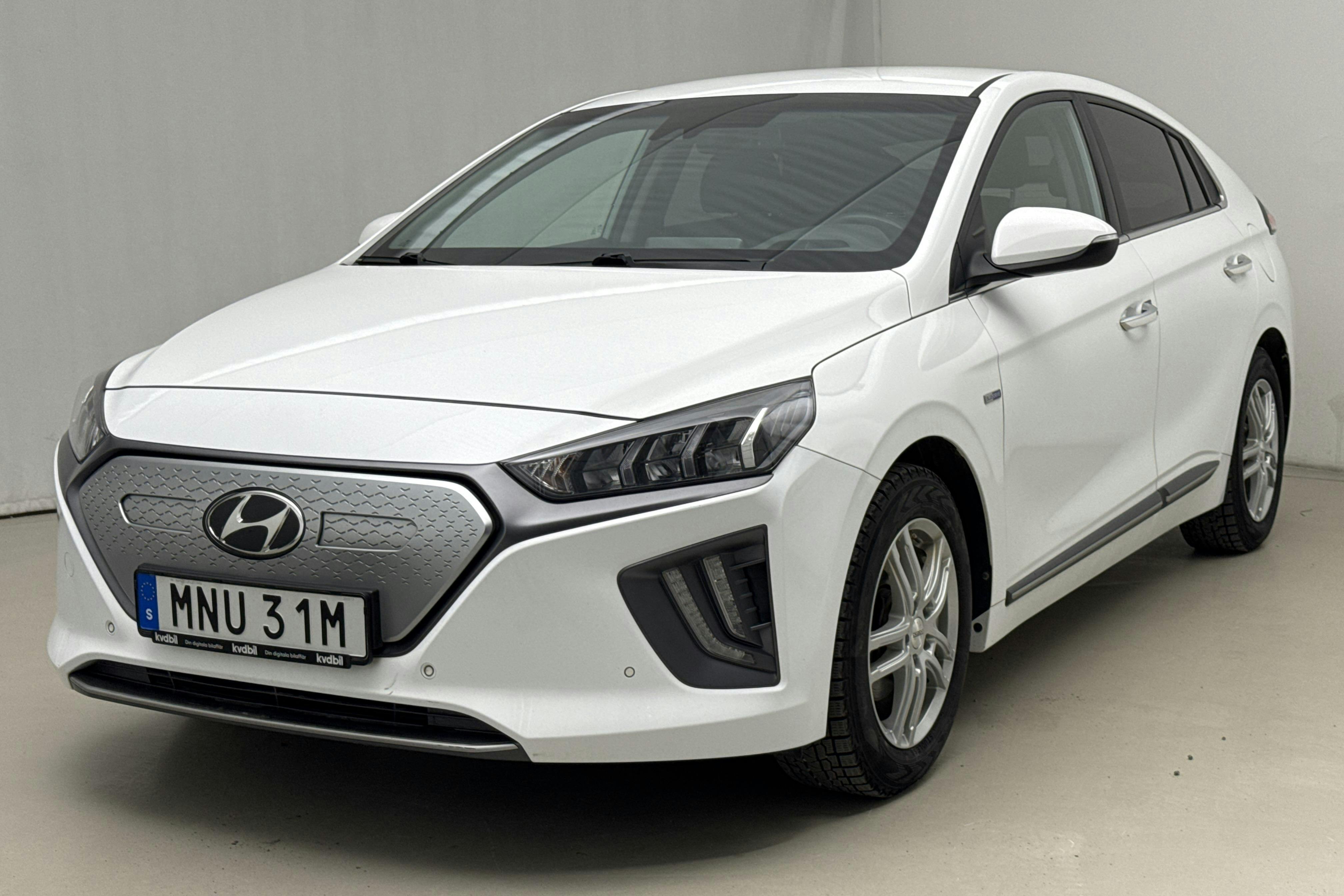 Presentation photo 1 of 21: Hyundai IONIQ Electric (136hk) - 58 350 km - Automatic - white - 2020