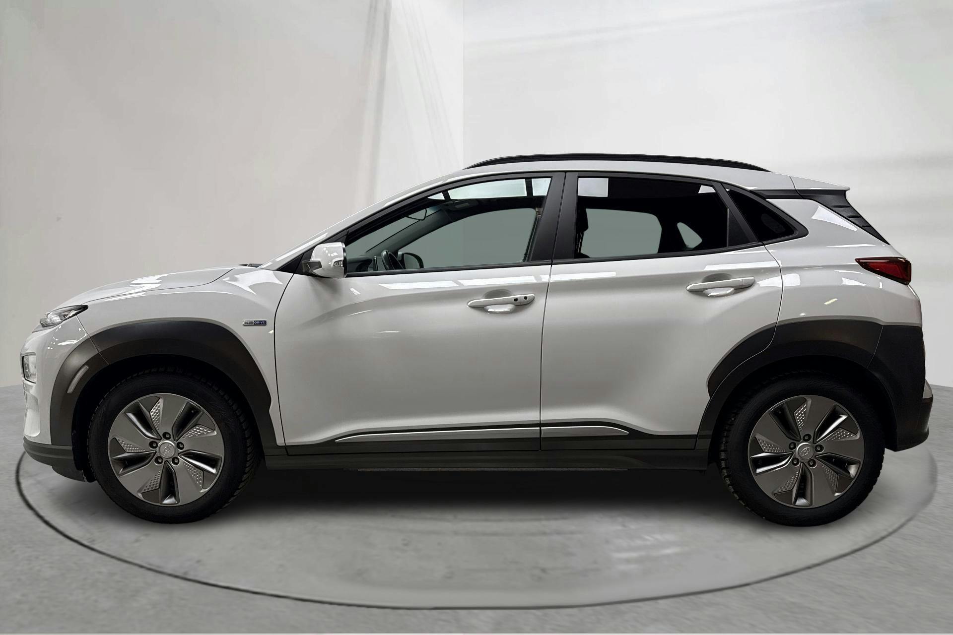 Presentation photo 2 of 23: Hyundai Kona Electric Long Range 64kWh (204hk) - 94 260 km - Automatic - white - 2020