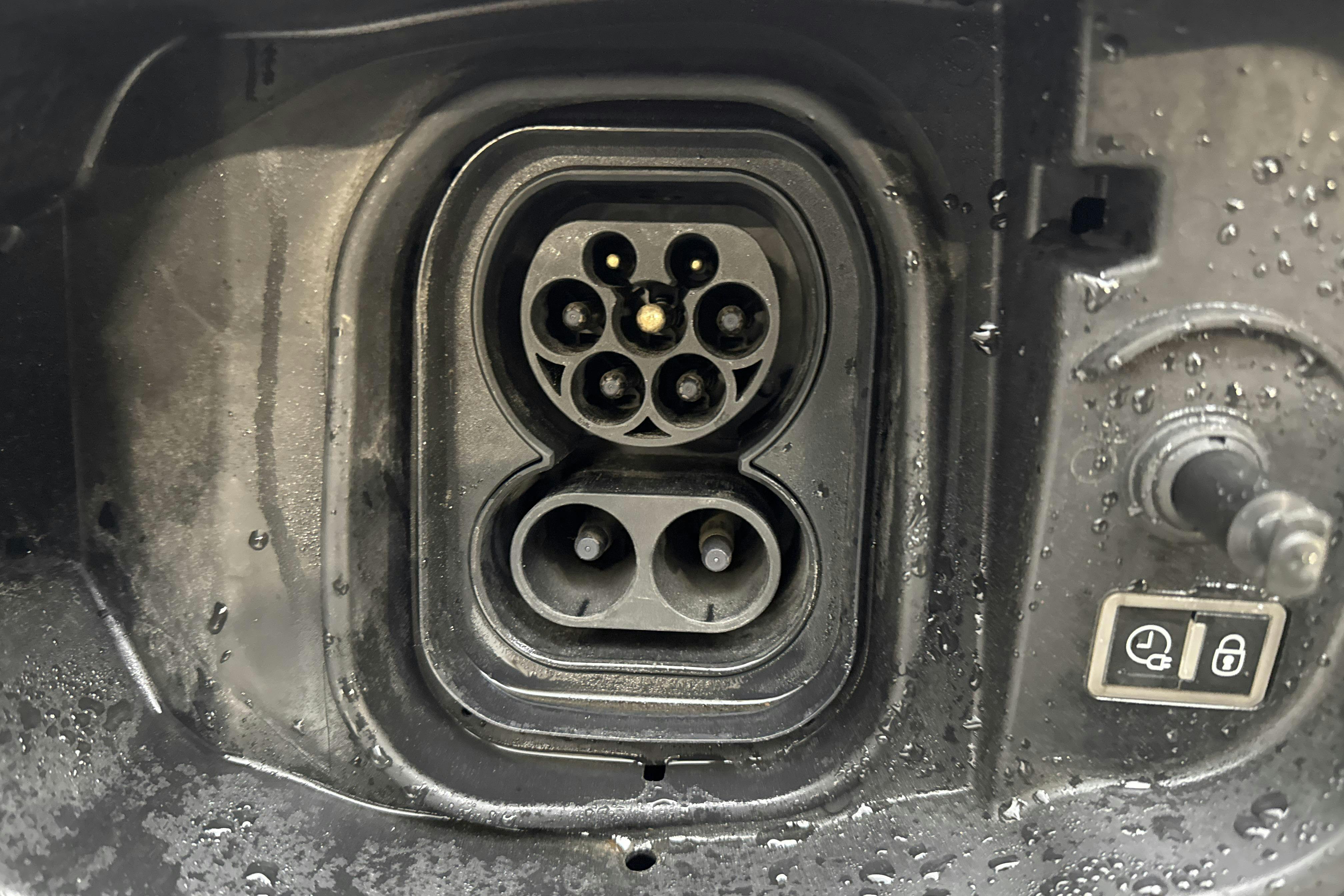 Presentation photo 16 of 16: Citroën e-C4 50kWh (136hk) - 88 370 km - Automatic - white - 2022