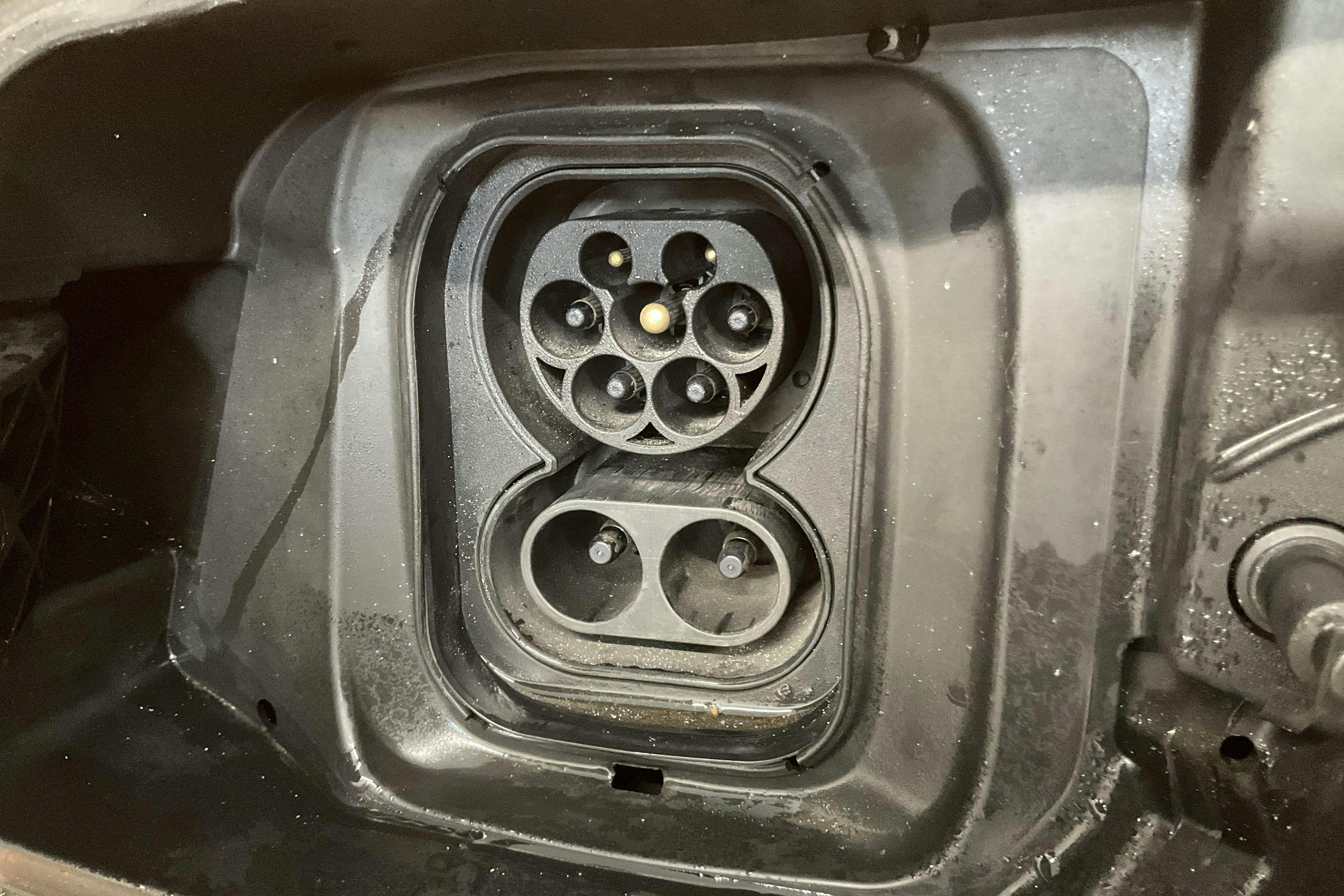 Presentation photo 15 of 15: Peugeot e-2008 50kWh (136hk) - 41 070 km - Automatic - orange - 2022