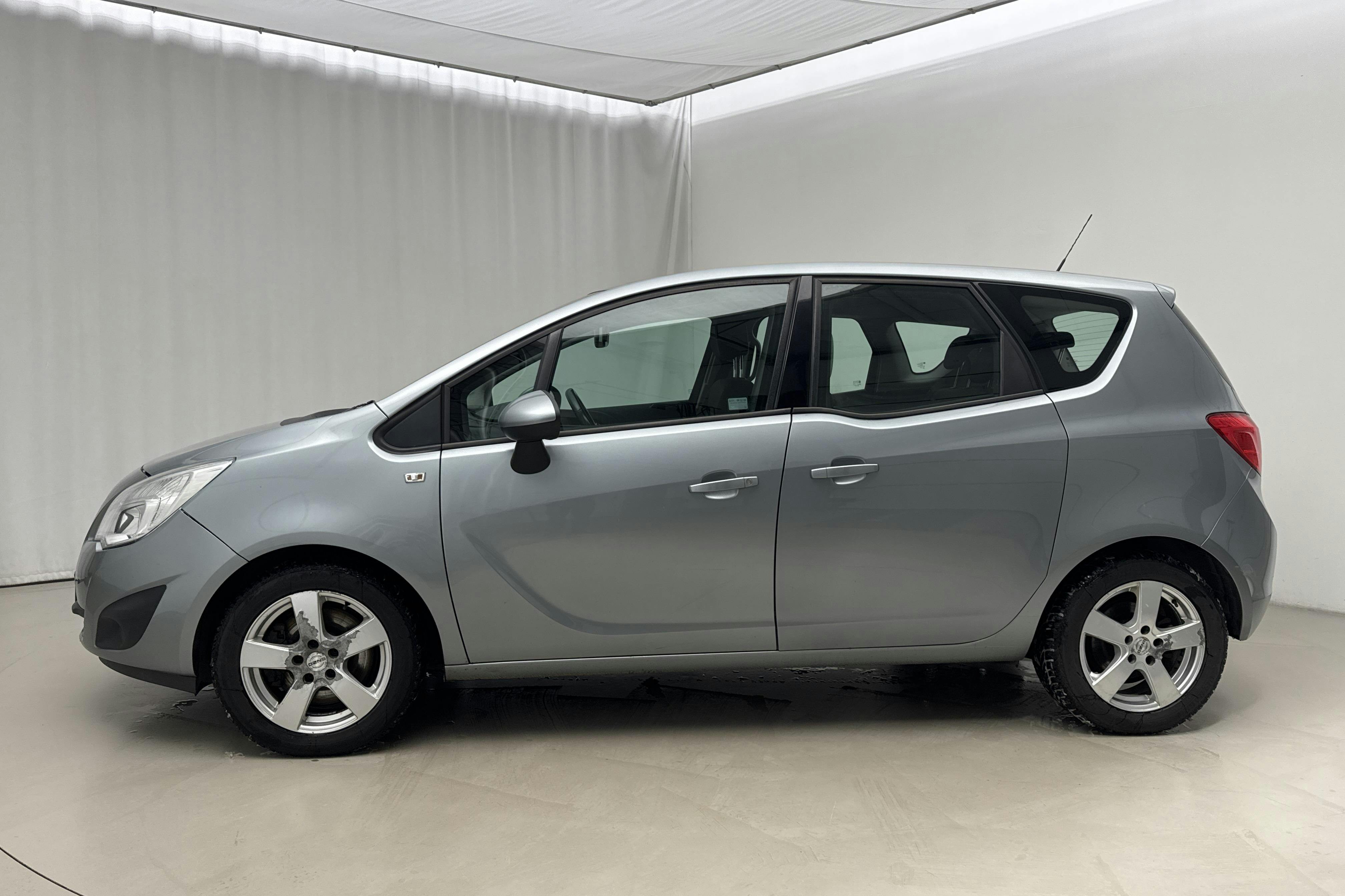 Presentation photo 2 of 11: Opel Meriva 1.4 Turbo ECOTEC (140hk) - 124 270 km - Manual - gray - 2011