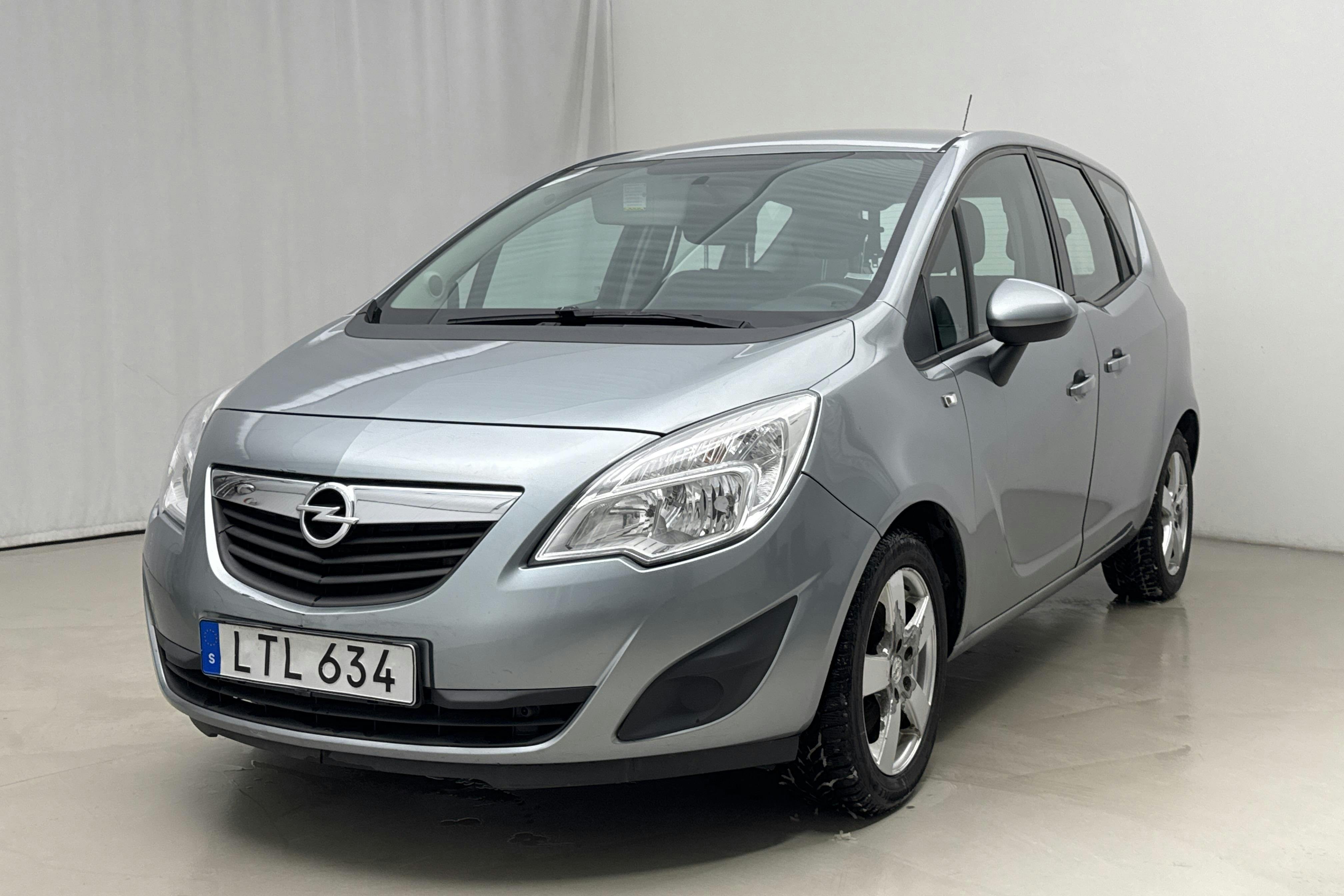 Presentation photo 1 of 11: Opel Meriva 1.4 Turbo ECOTEC (140hk) - 124 270 km - Manual - gray - 2011