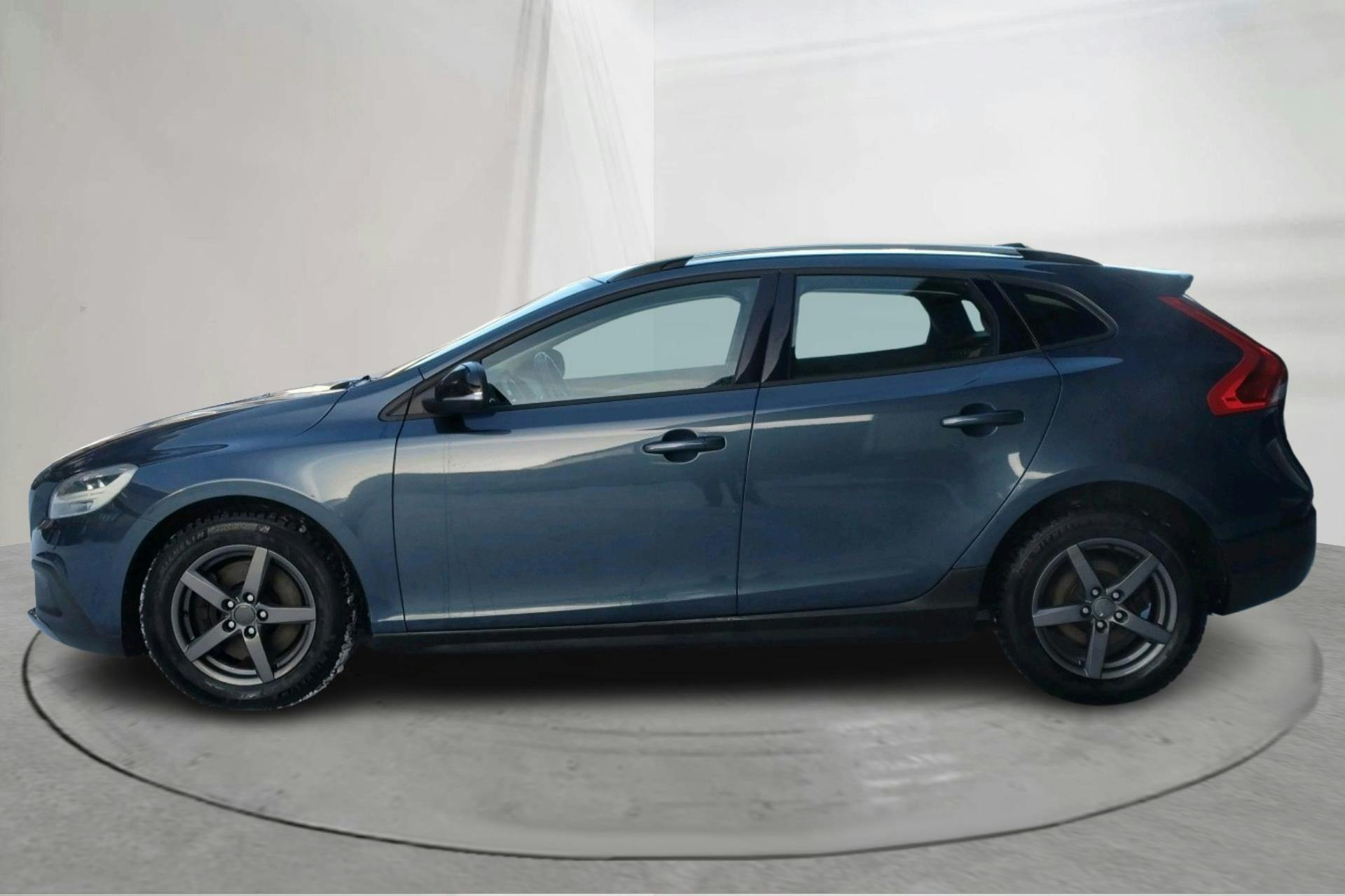 Presentationsfoto 2 av 13: Volvo V40 Cross Country T3 (152hk) - 18 524 mil - Manuell - Dark Blue - 2017