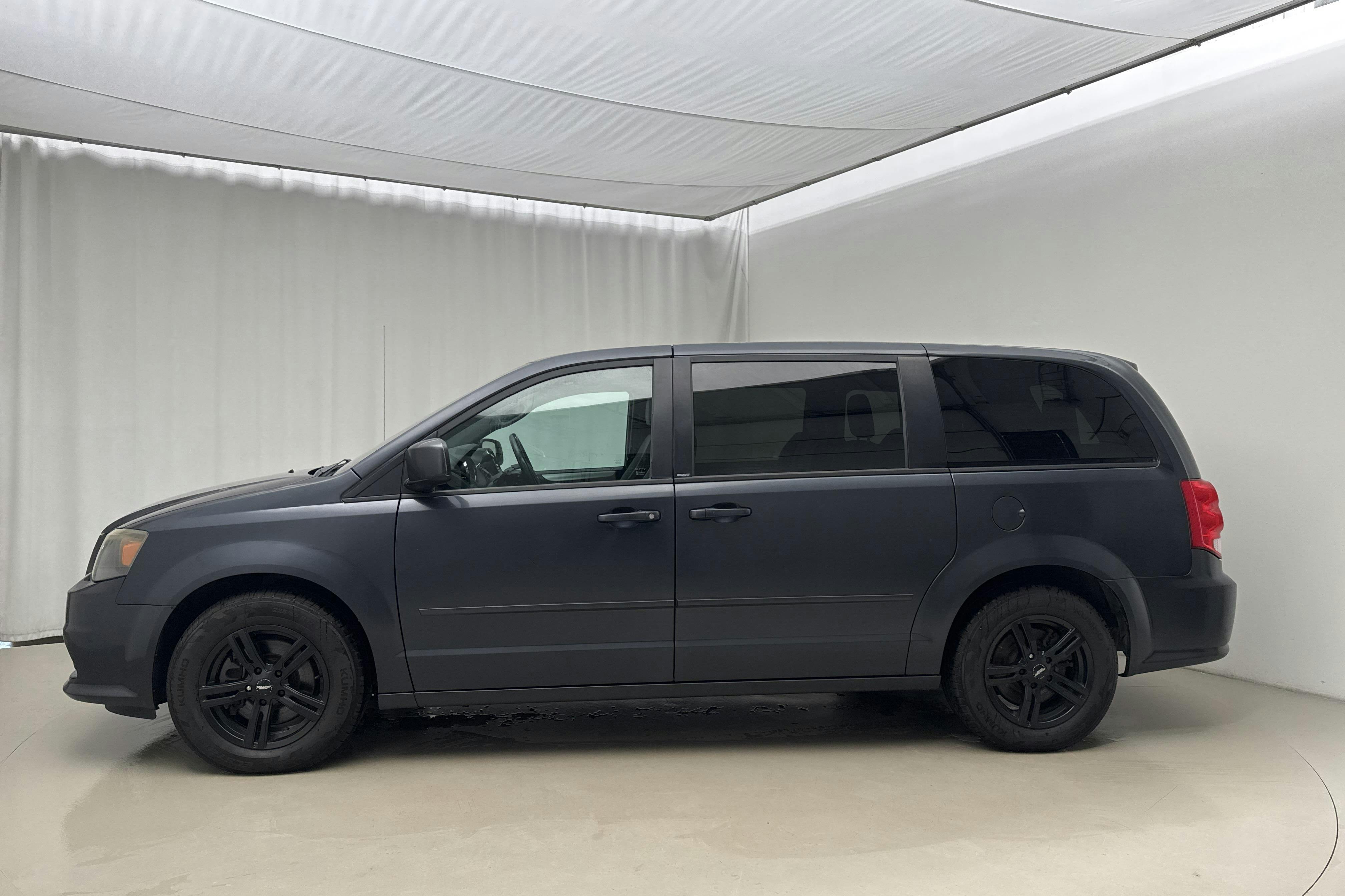 Presentationsfoto 2 av 13: DODGE GRAND CARAVAN Grand Caravan 3.6 V6 (287hk) - 26 148 mil - Automat - Dark Blue - 2014