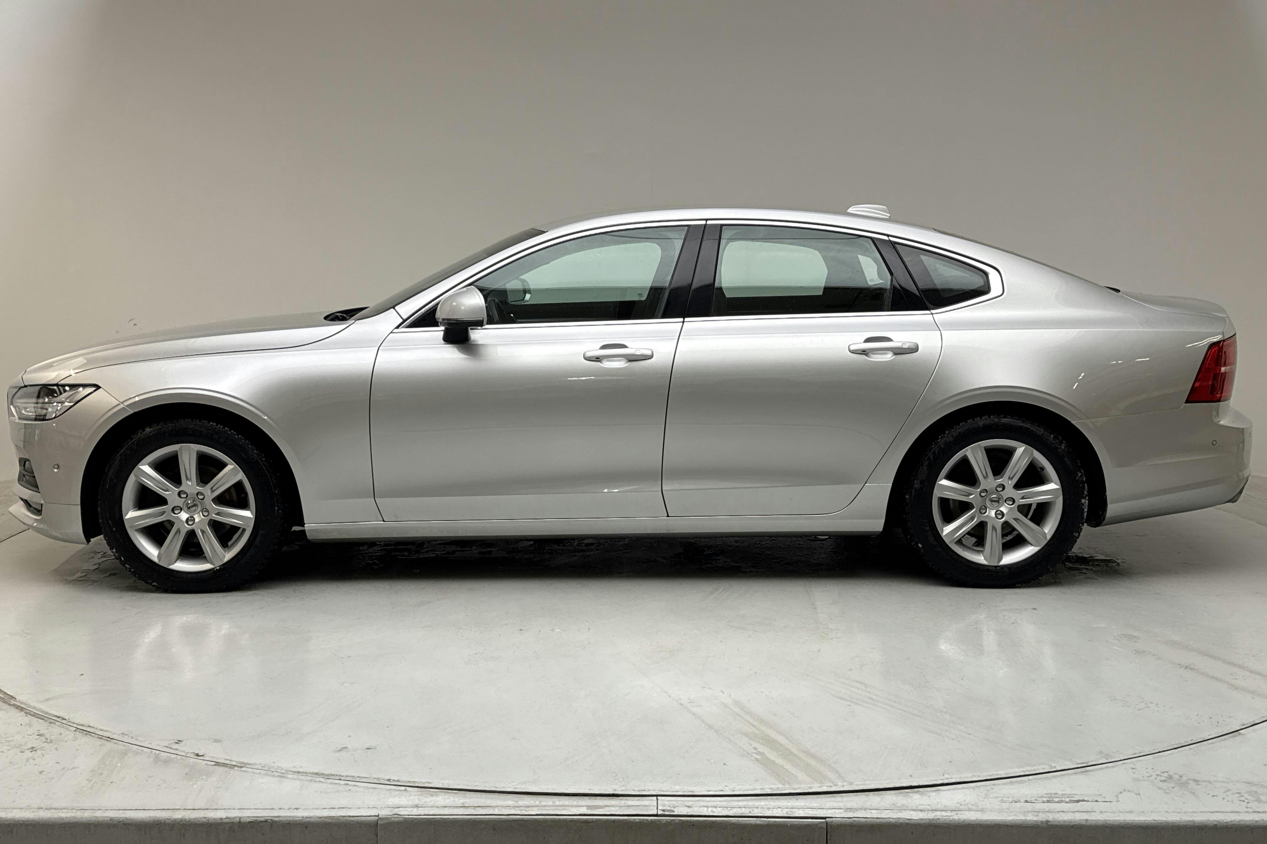 Präsentationsfoto 2 von 16: Volvo S90 D4 AWD (190hk) - 168 750 Kilometer - Verkaufsautomat - Silber - 2018
