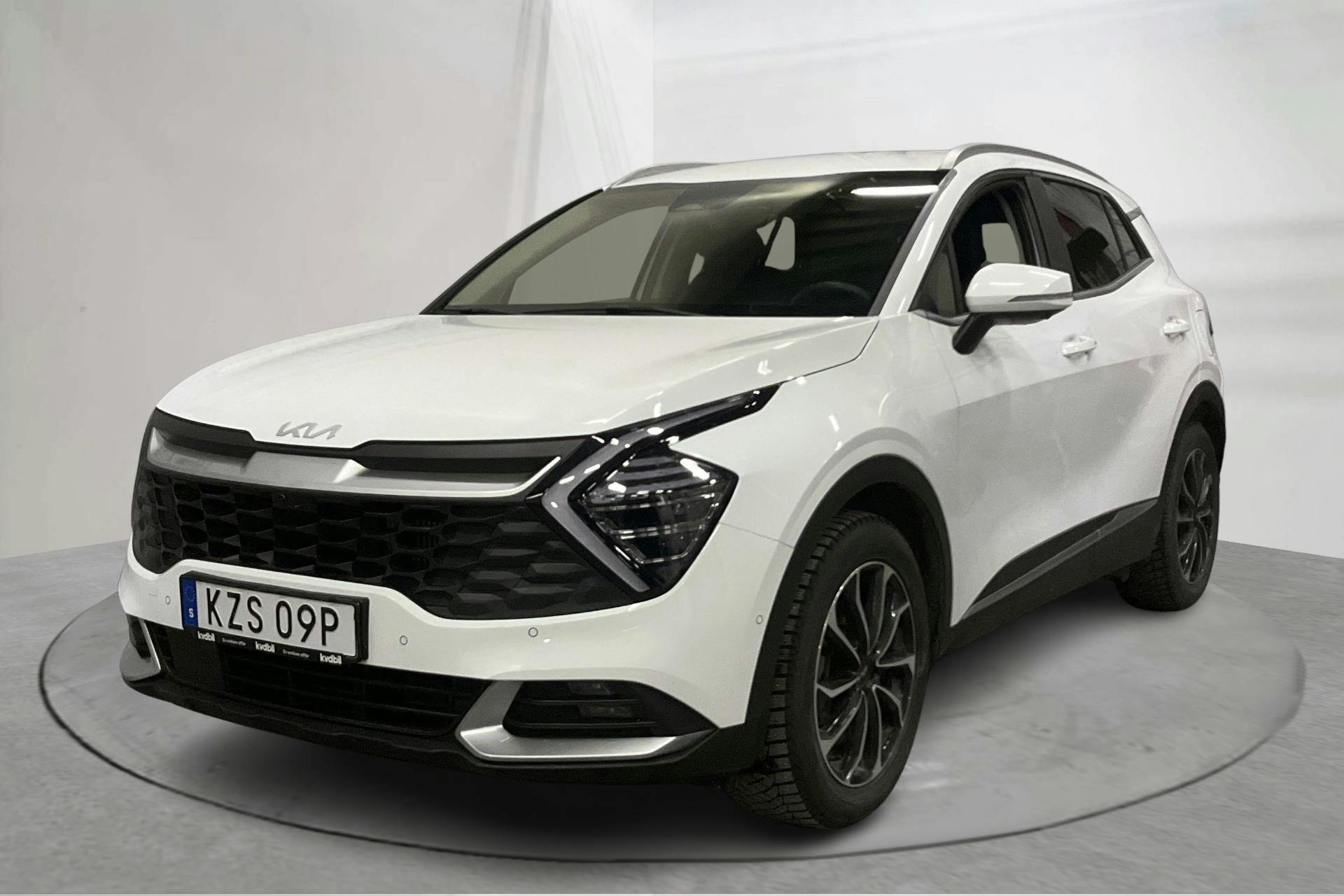 Presentationsfoto 1 av 19: KIA Sportage PHEV AWD (265hk) - 7 858 mil - Automat - vit - 2023