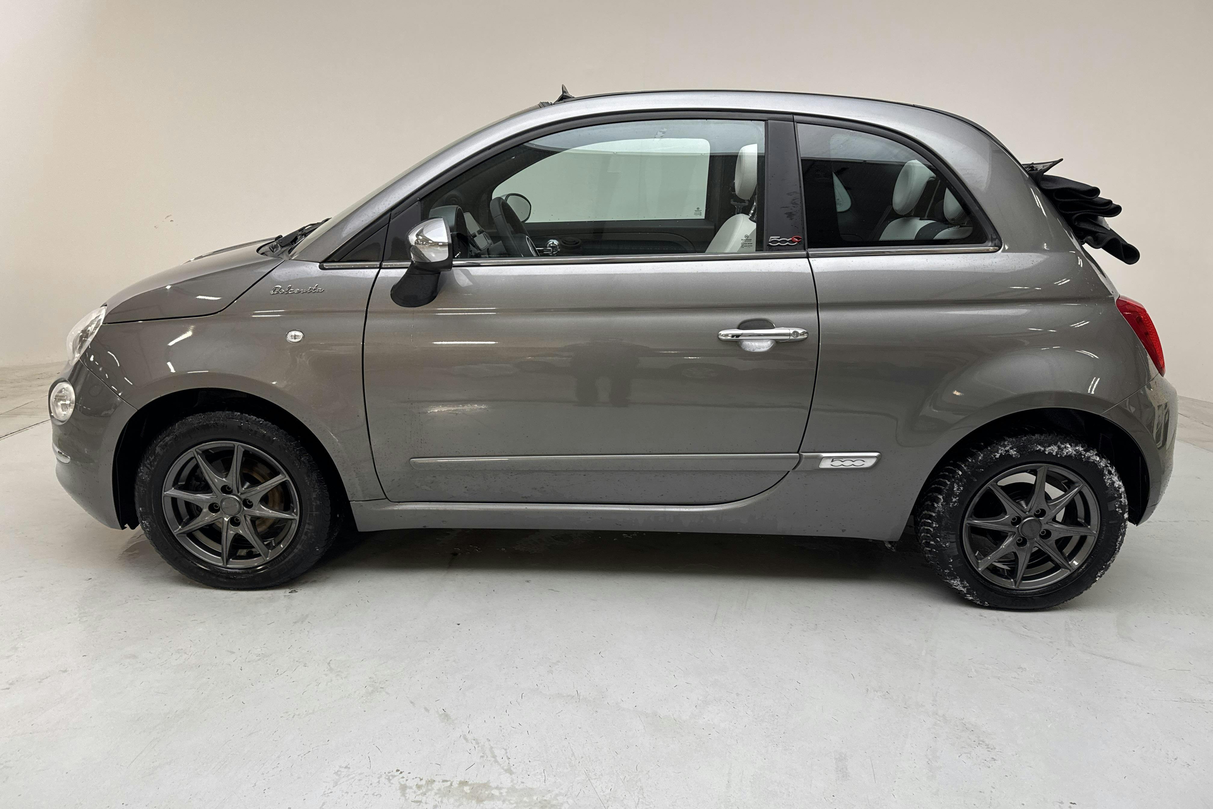 Presentationsfoto 2 av 16: Fiat 500 Hybrid Cab (70hk) - 6 191 mil - Manuell - grå - 2022