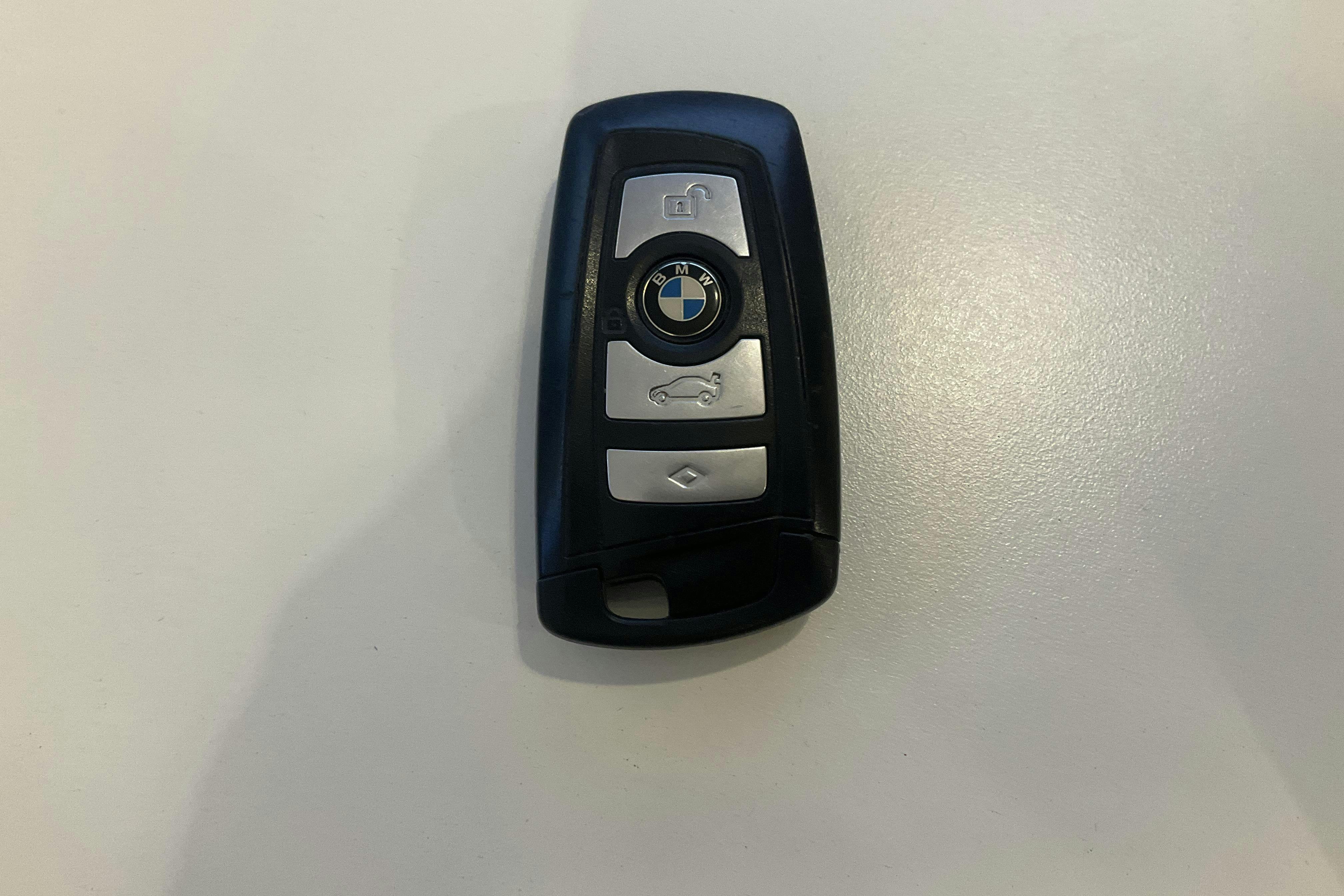 Esitlusfoto 12 aadressil 12: BMW 520d Touring, F11 (184hk) - 224 920 km - Käsitsi - sinine - 2014